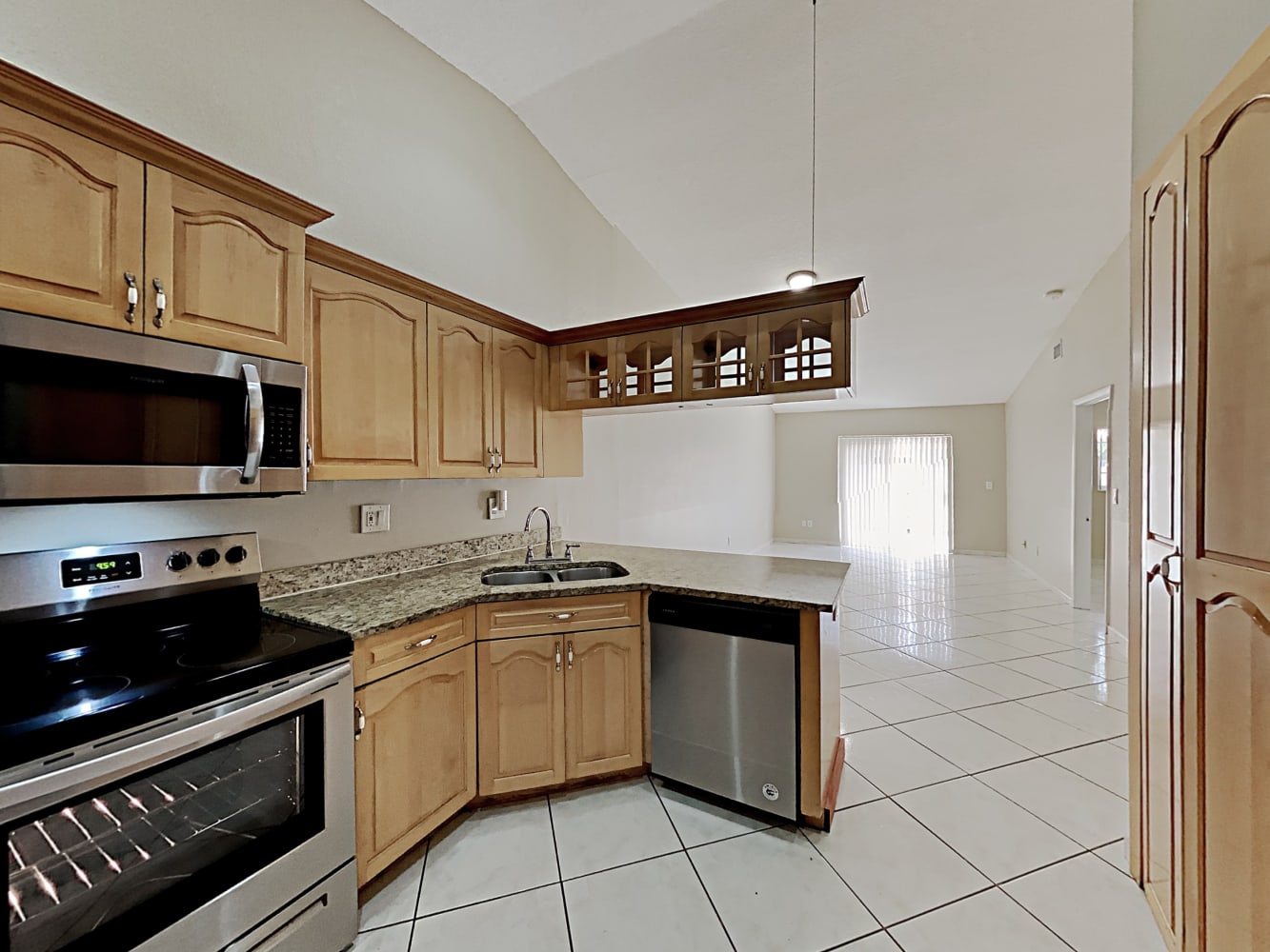 2124 W 54th St, Hialeah photo 9