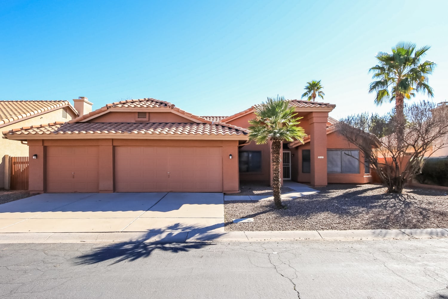 Front of 213 N Honeysuckle Lane, Gilbert, AZ
