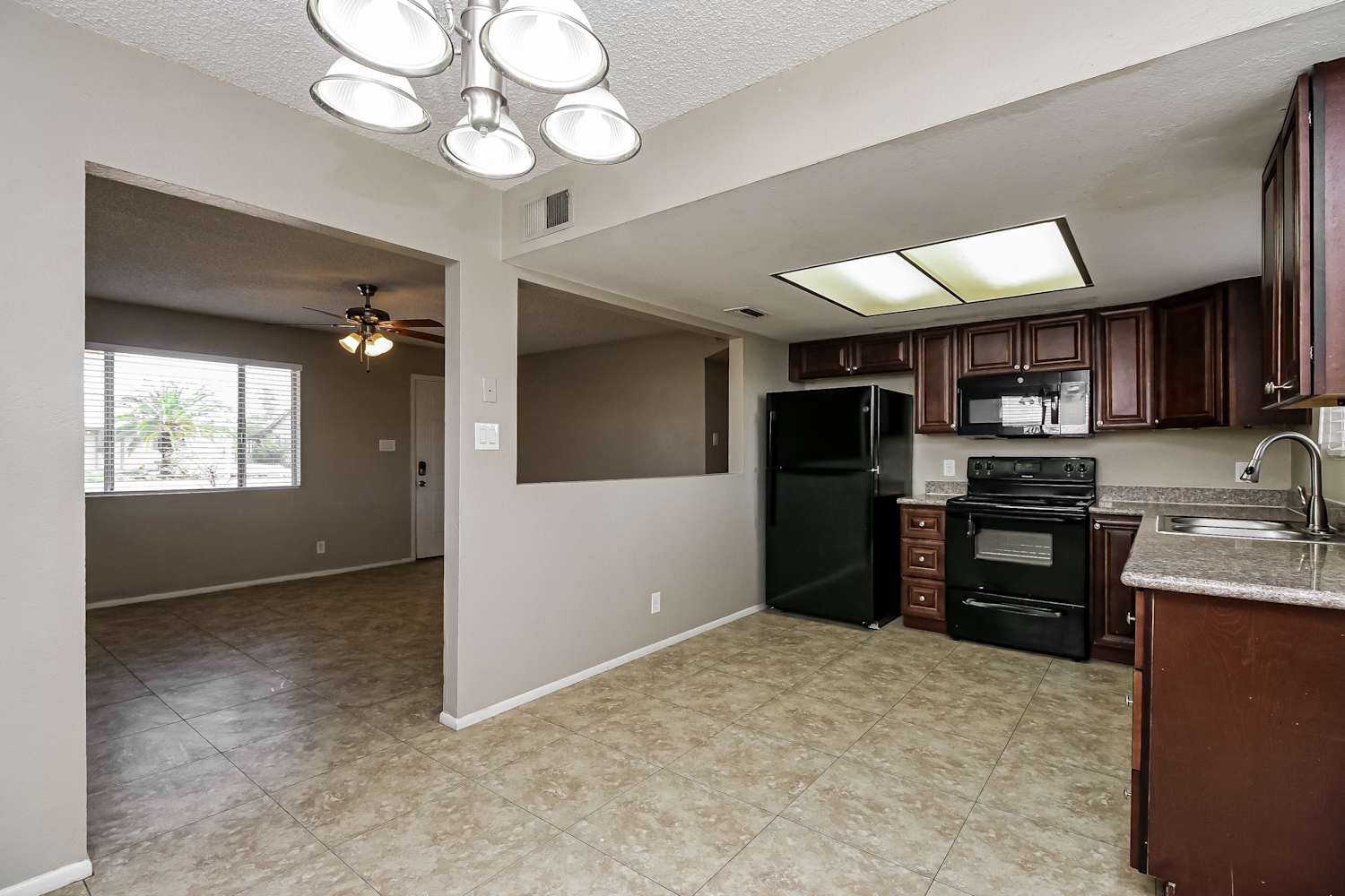 215 W 17th Ave, Apache Junction photo 6
