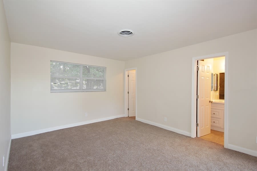 2151 NW 30th Ter, Fort Lauderdale photo 3
