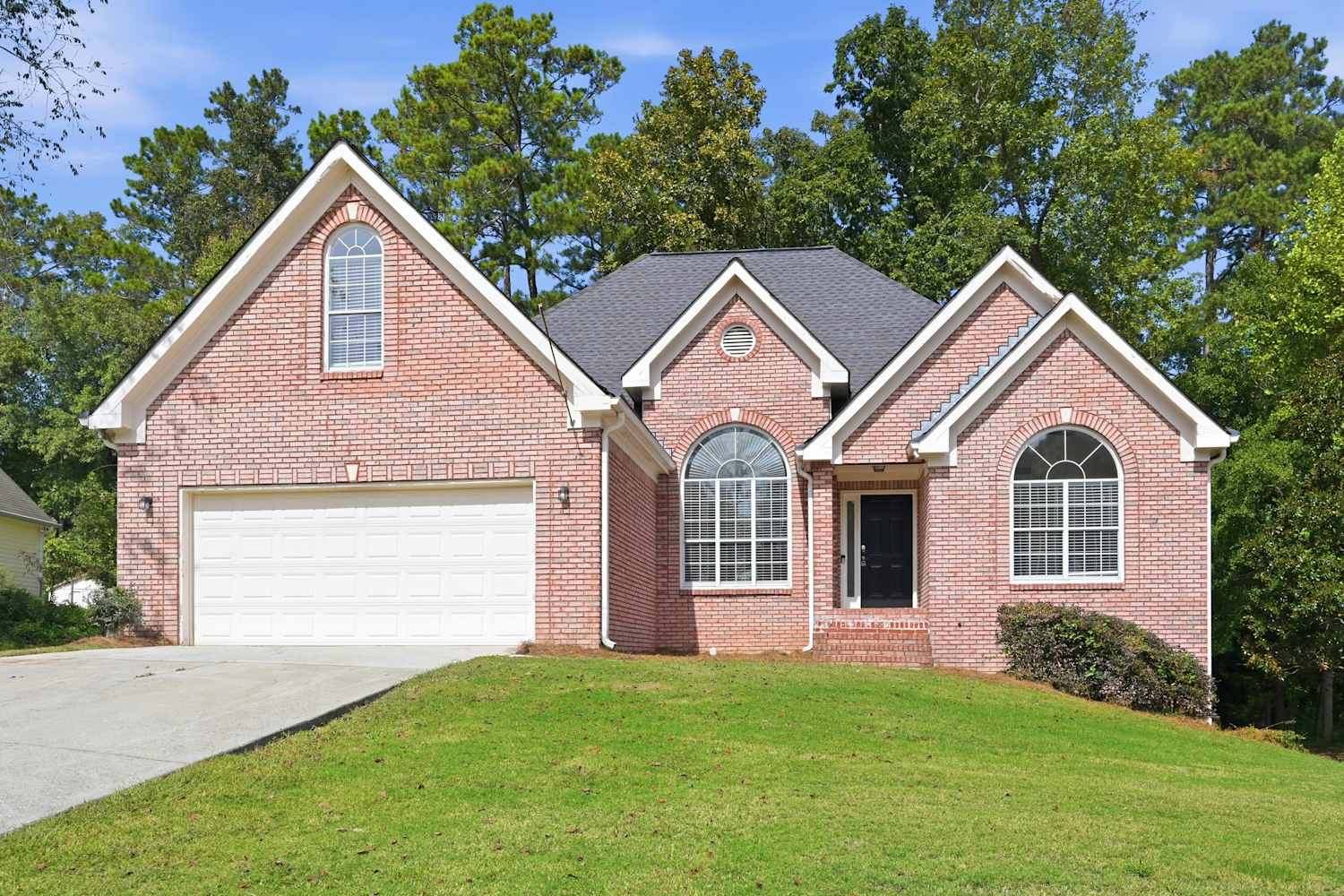 Front of 2151 Vintage Oaks Dr, Loganville, GA