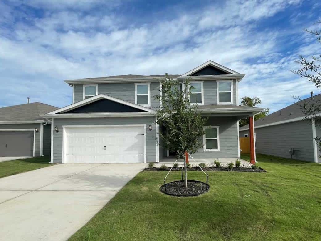 Front of 216 North Island Drive, Terrell, TX