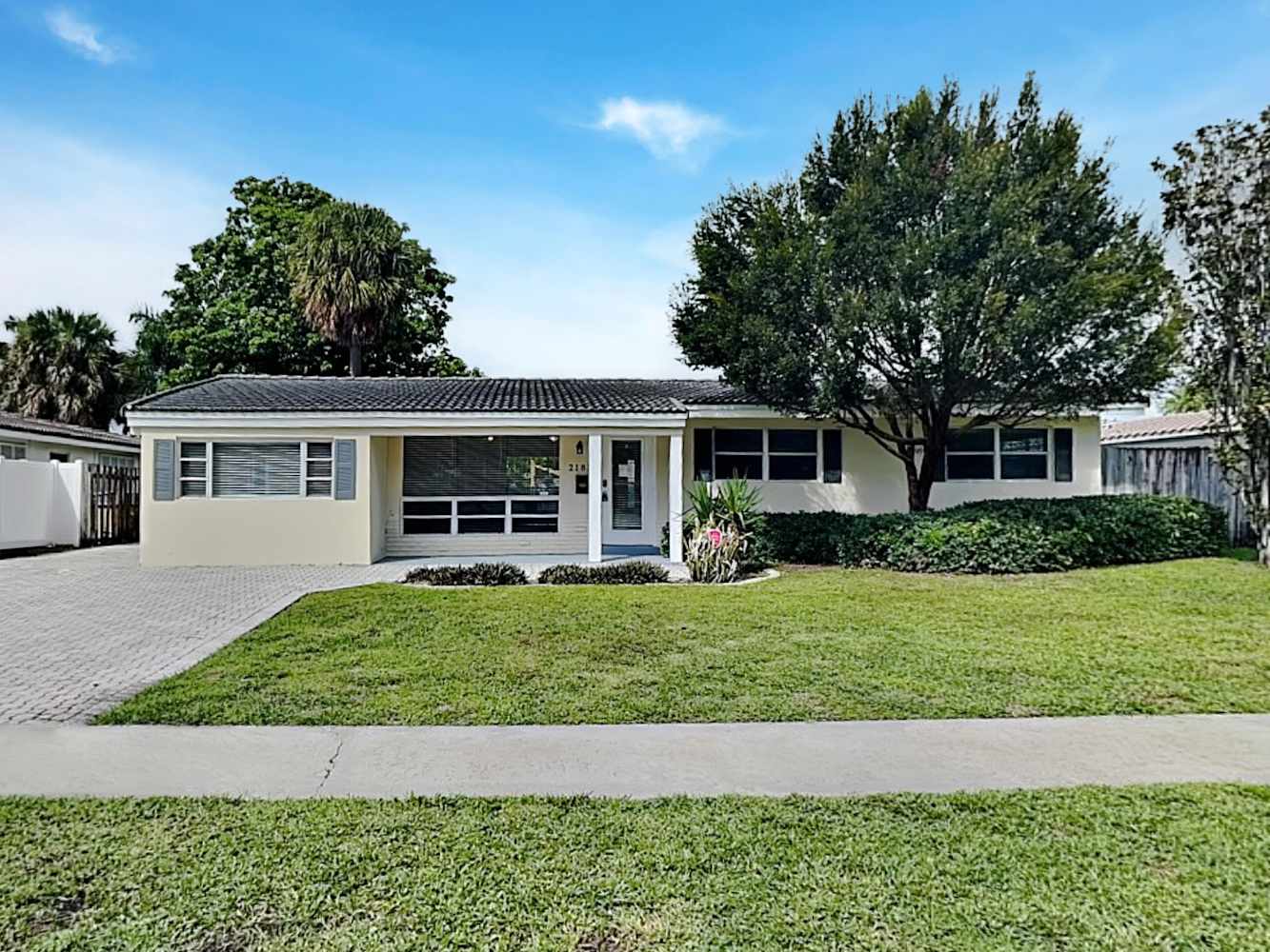 Front of 2181 Imperial Point Dr, Fort Lauderdale, FL