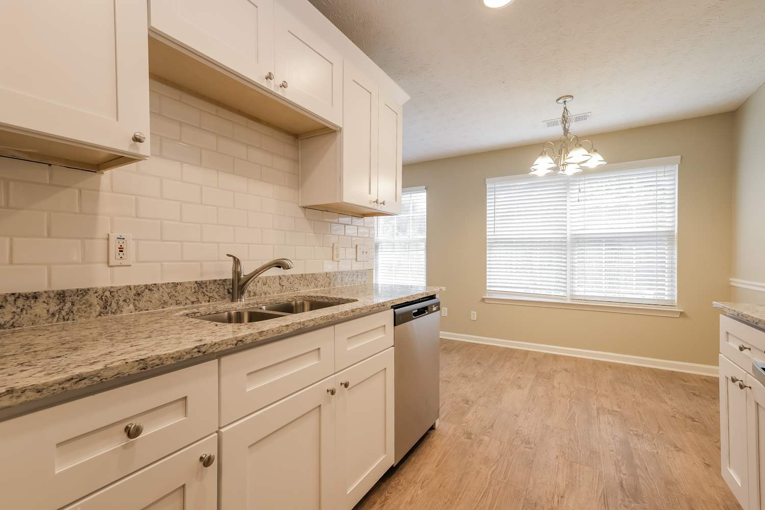2195 Lexington Ln, Cumming photo 9