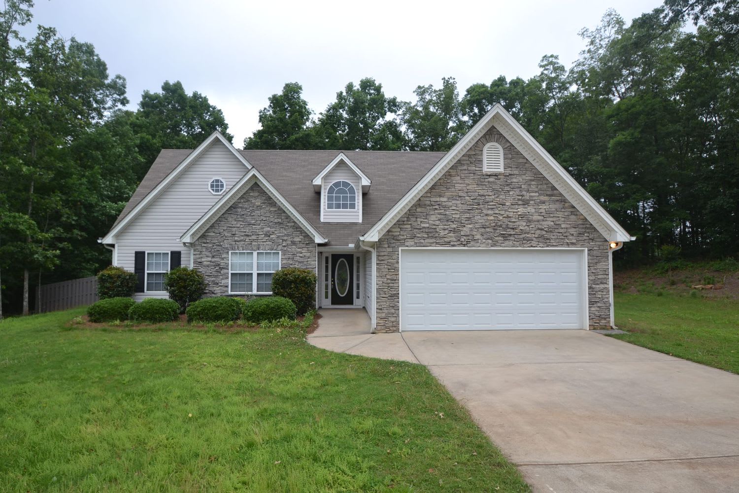 Front of 220 Chinns Way, Hampton, GA