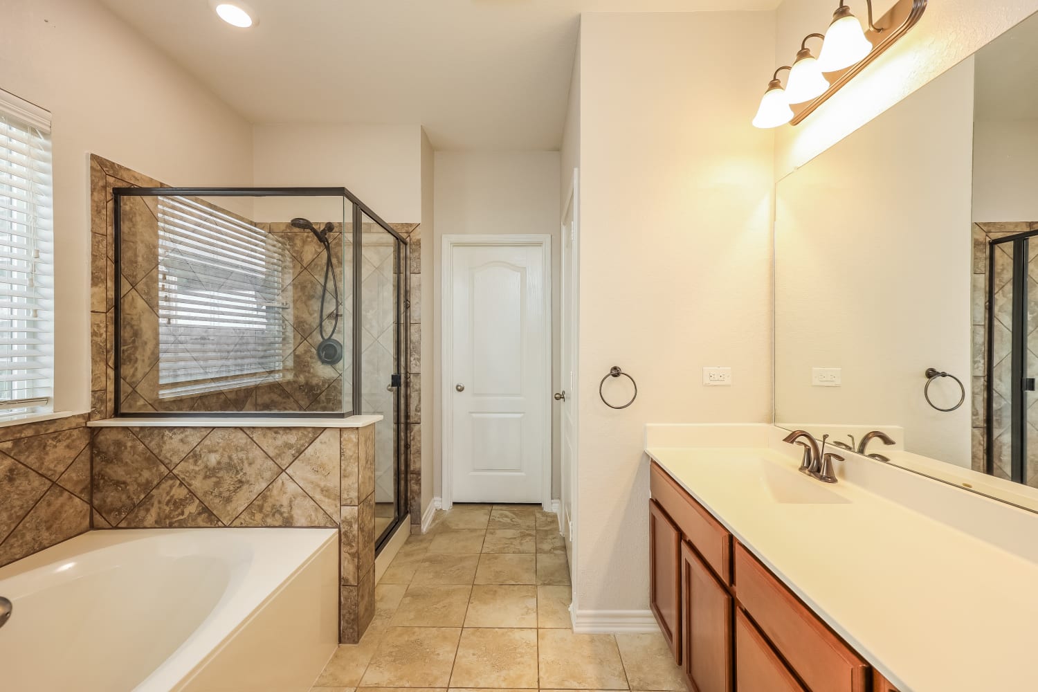 220 Colonial Blf, Universal City photo 13