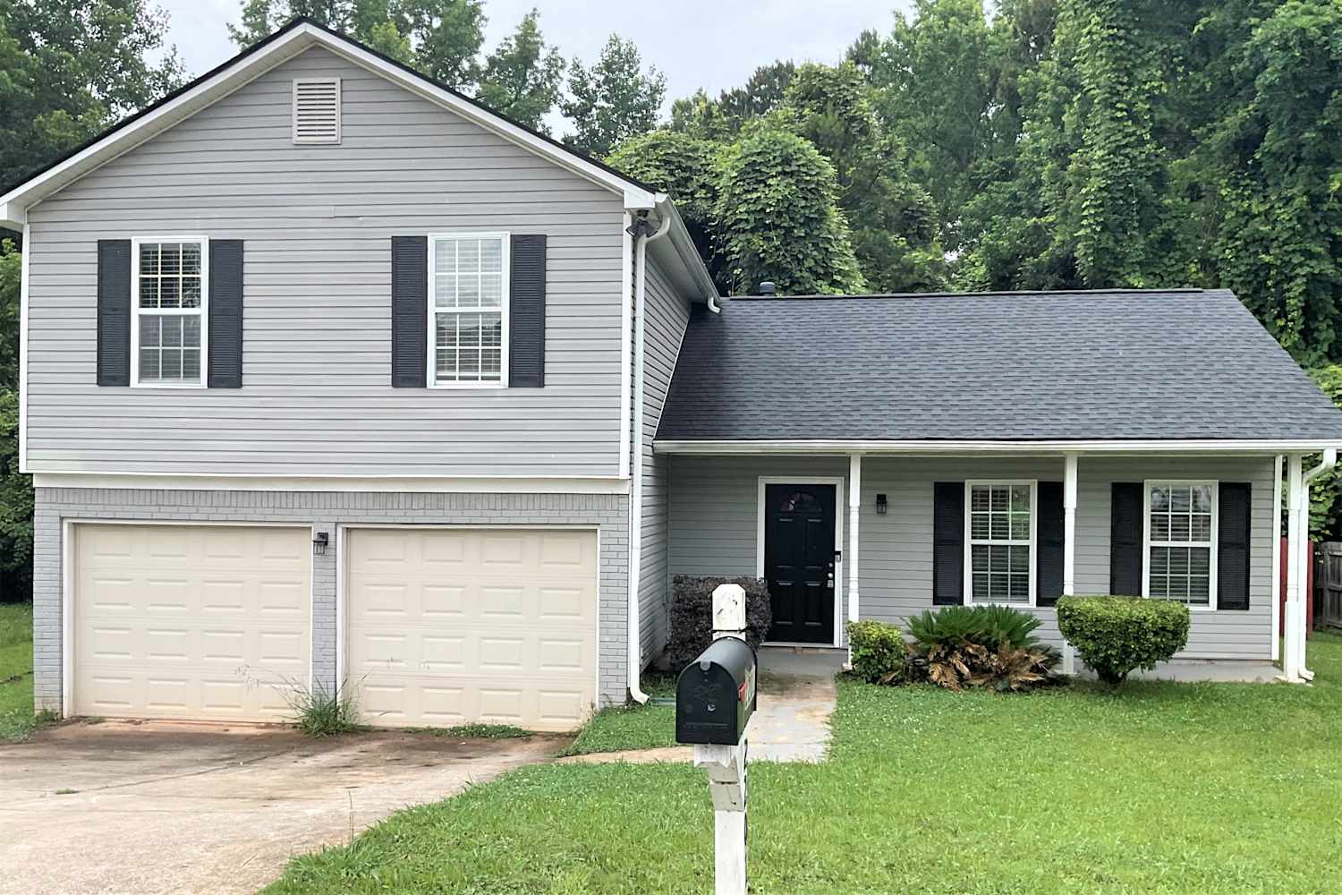 Front of 2201 Clayton Rdg, Lithonia, GA
