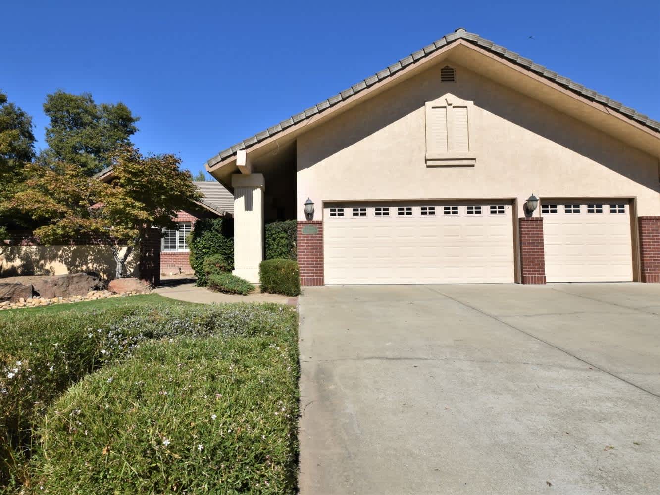 Front of 2209 Saint Anton Dr, Lodi, CA