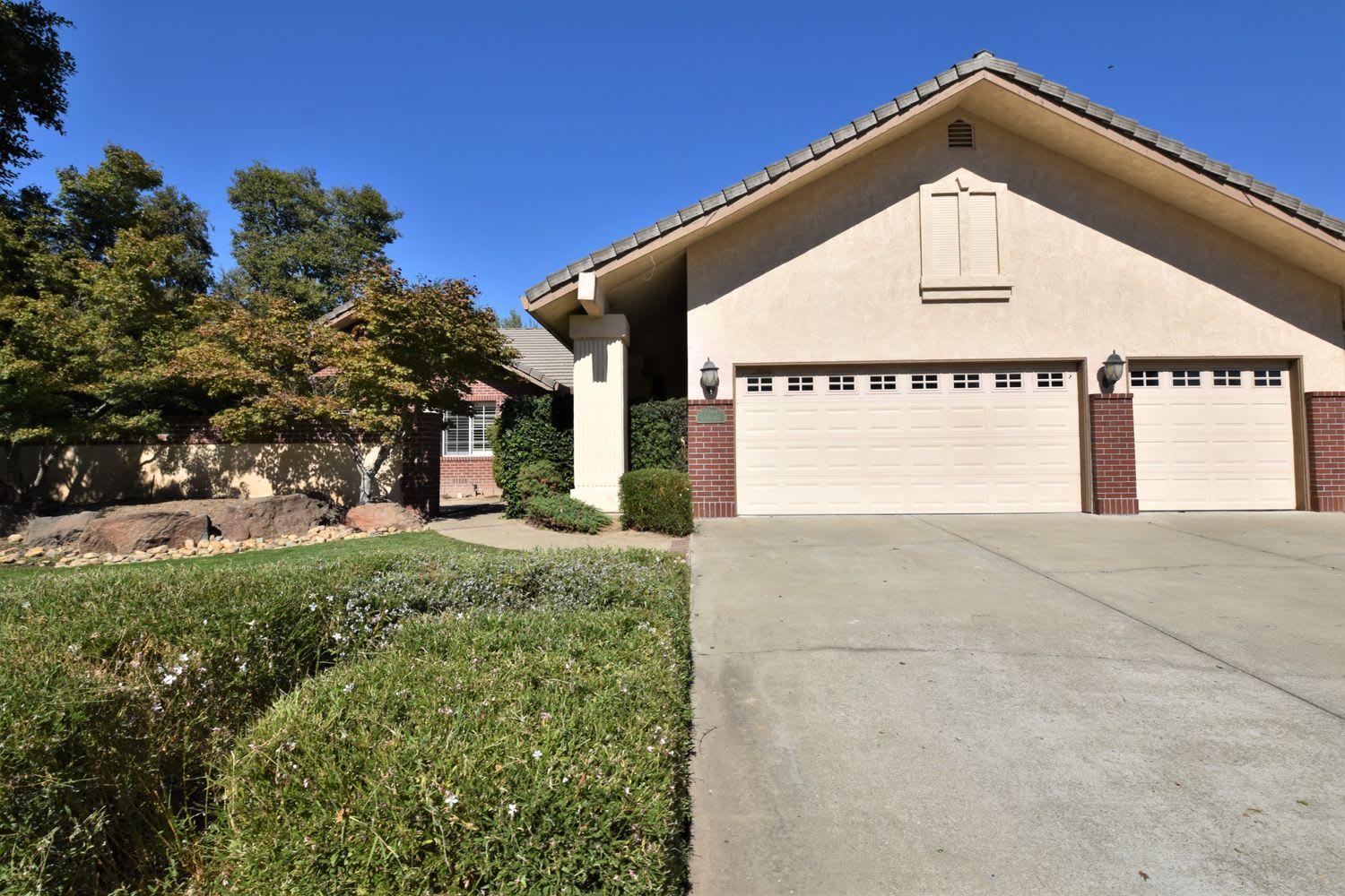 Front of 2209 Saint Anton Dr, Lodi, CA