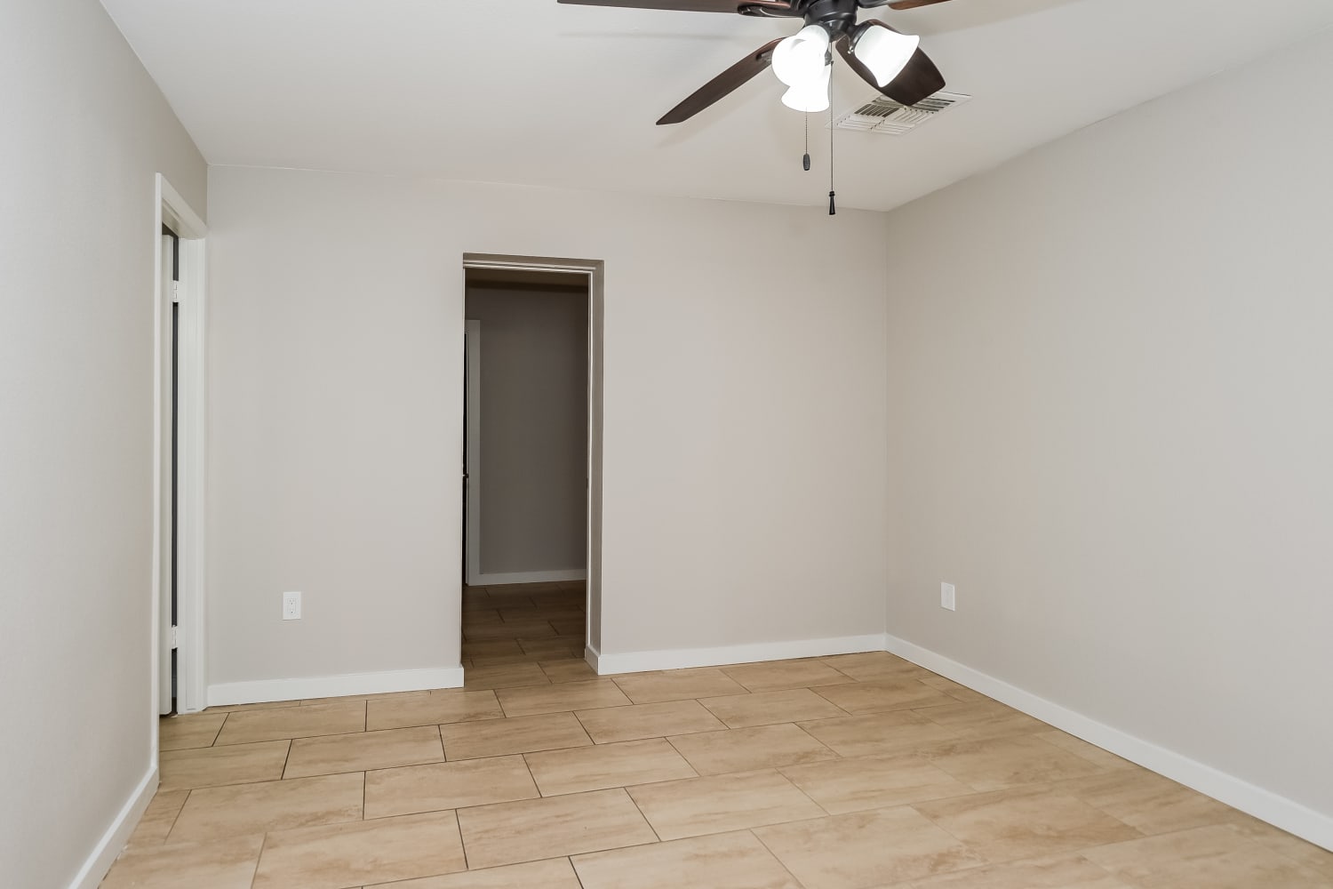 2211 N 54Th Lane, Phoenix photo 8