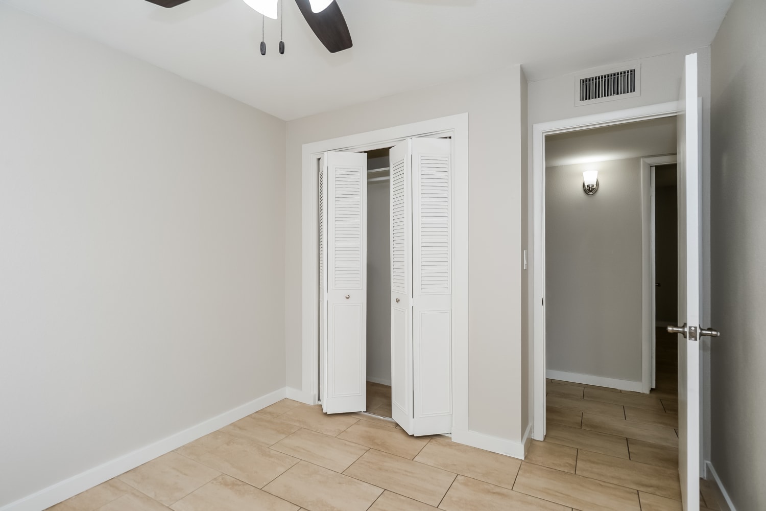 2211 N 54Th Lane, Phoenix photo 9
