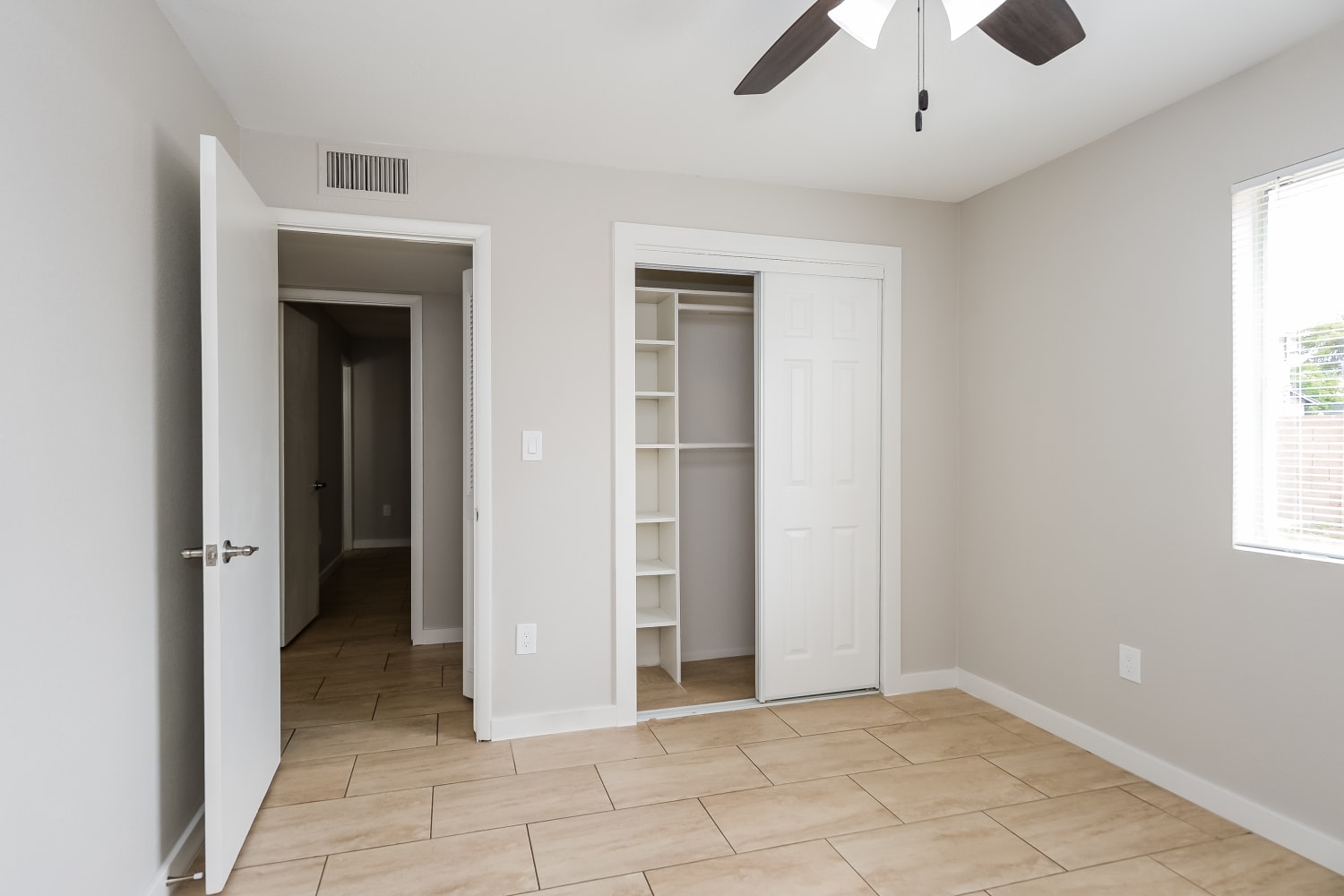 2211 N 54Th Lane, Phoenix photo 7