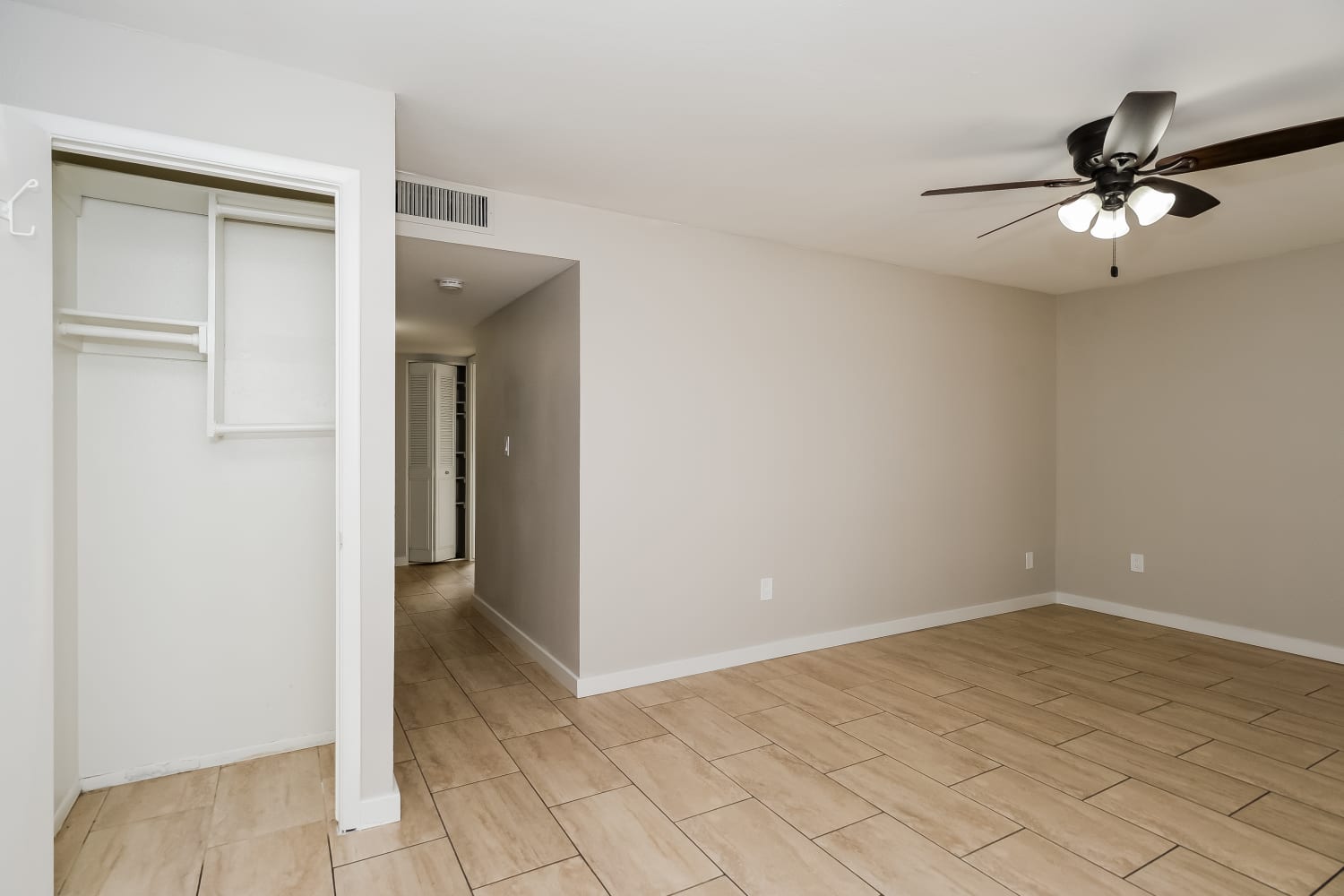 2211 N 54Th Lane, Phoenix photo 10