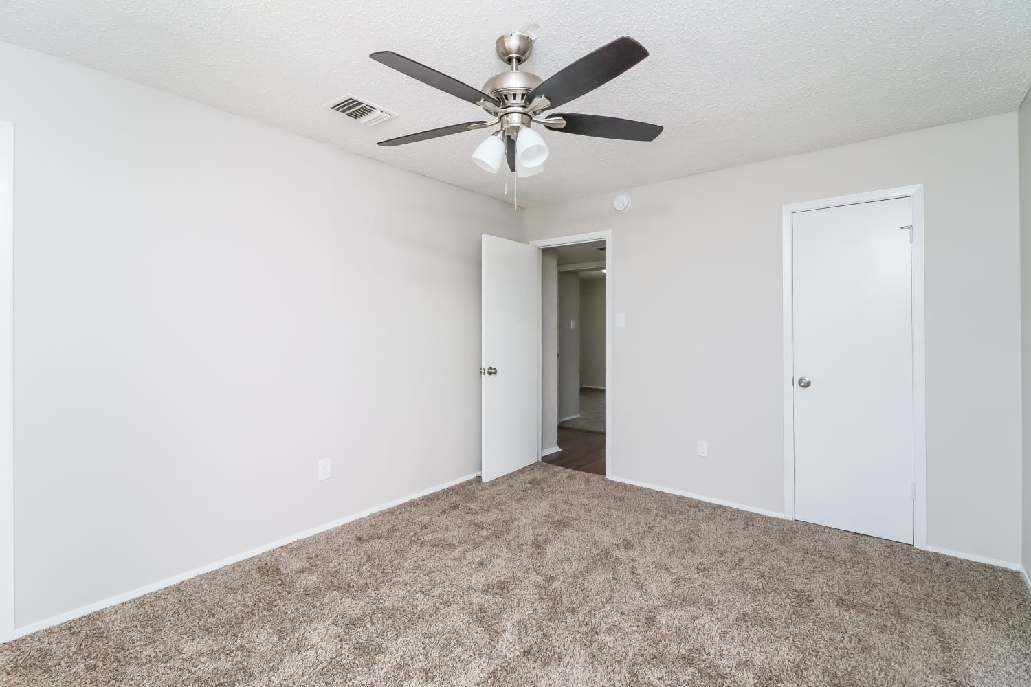 2212 W Oakdale Rd, Irving photo 9