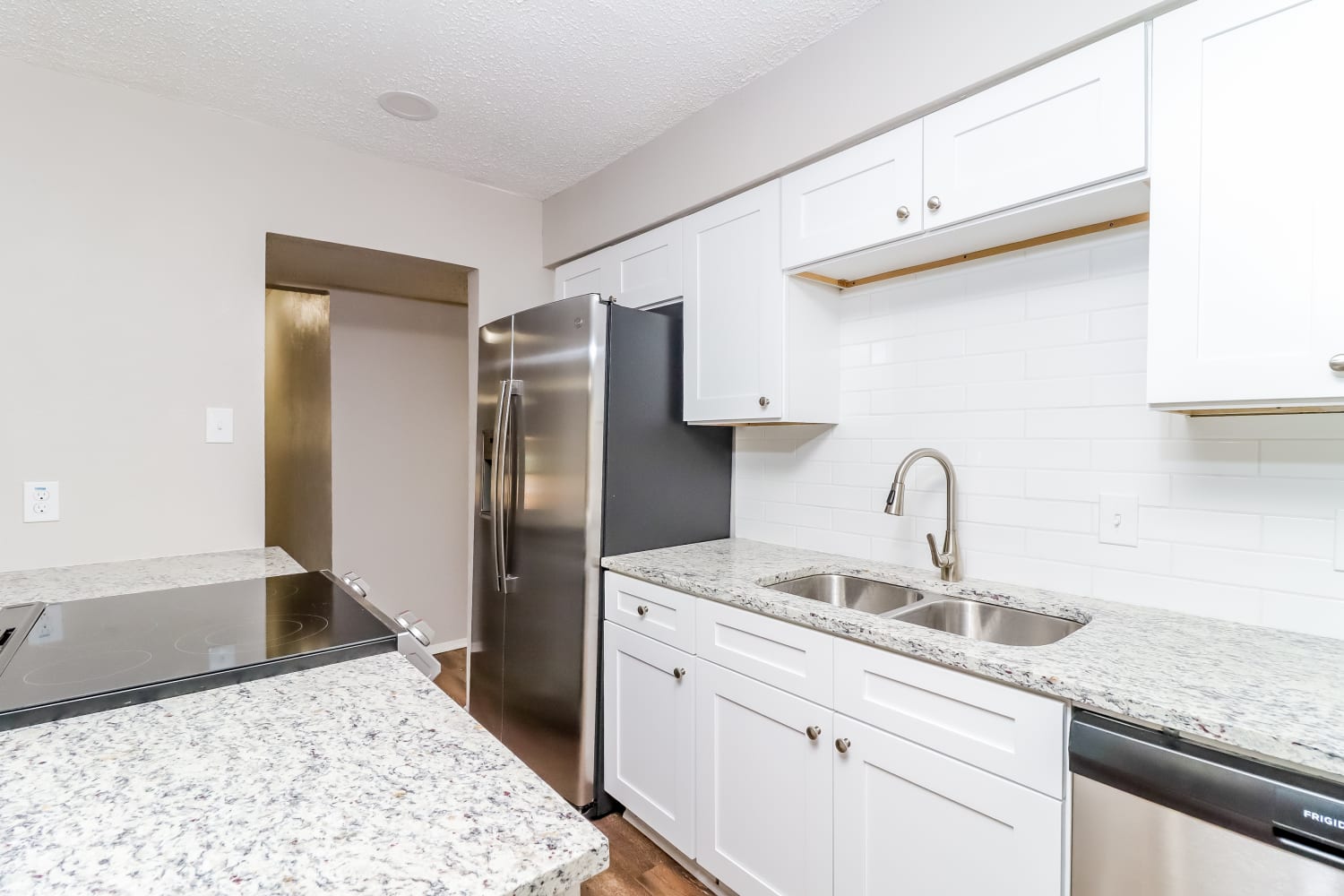 2212 W Oakdale Rd, Irving photo 7