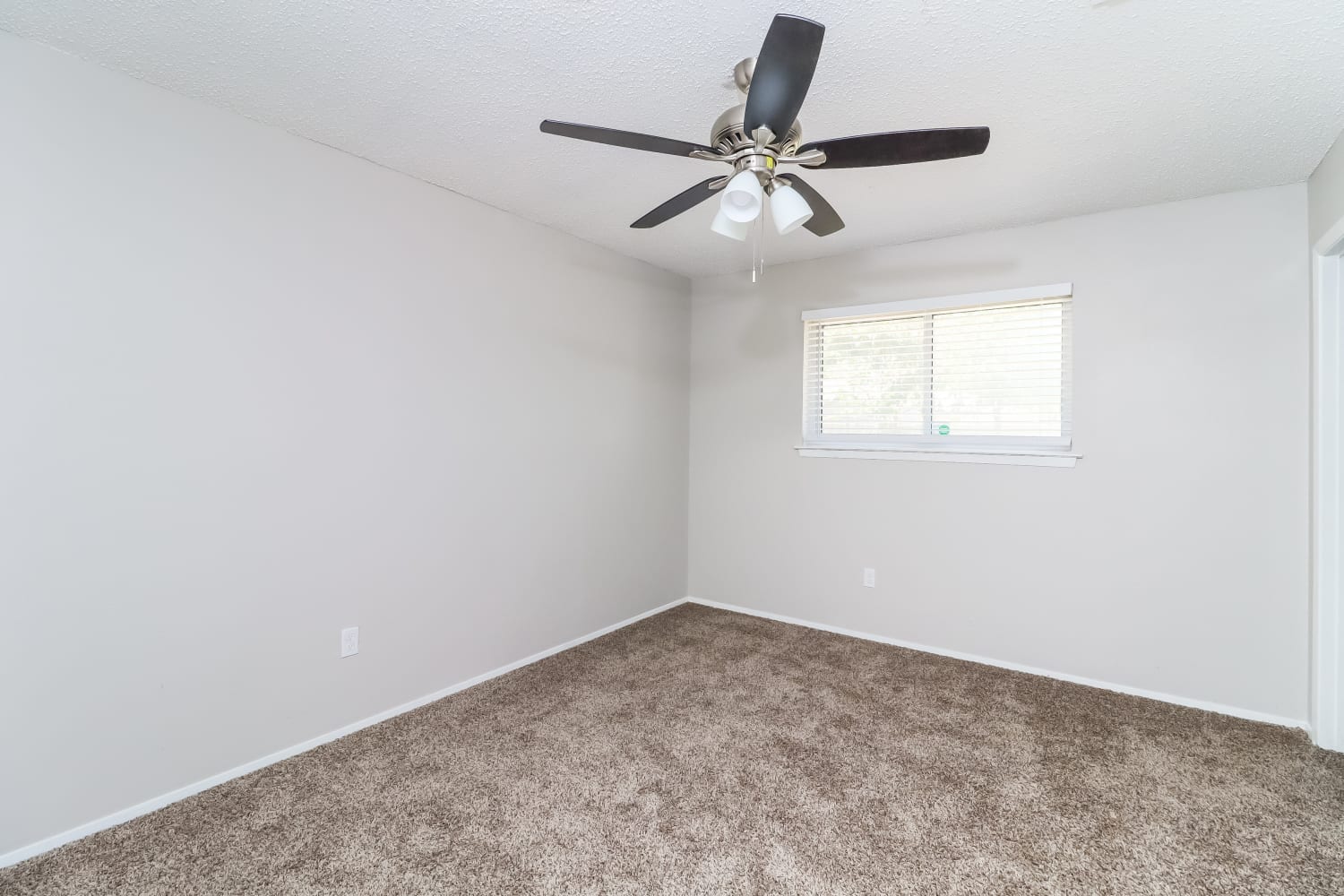 2212 W Oakdale Rd, Irving photo 12