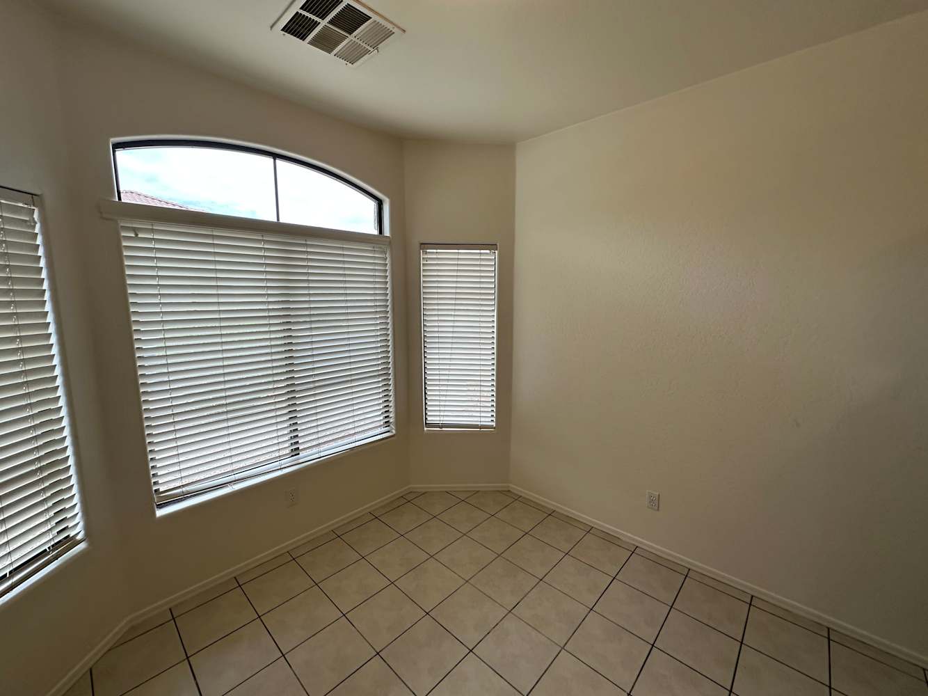 2213 W Carolina Dr, Phoenix photo 9