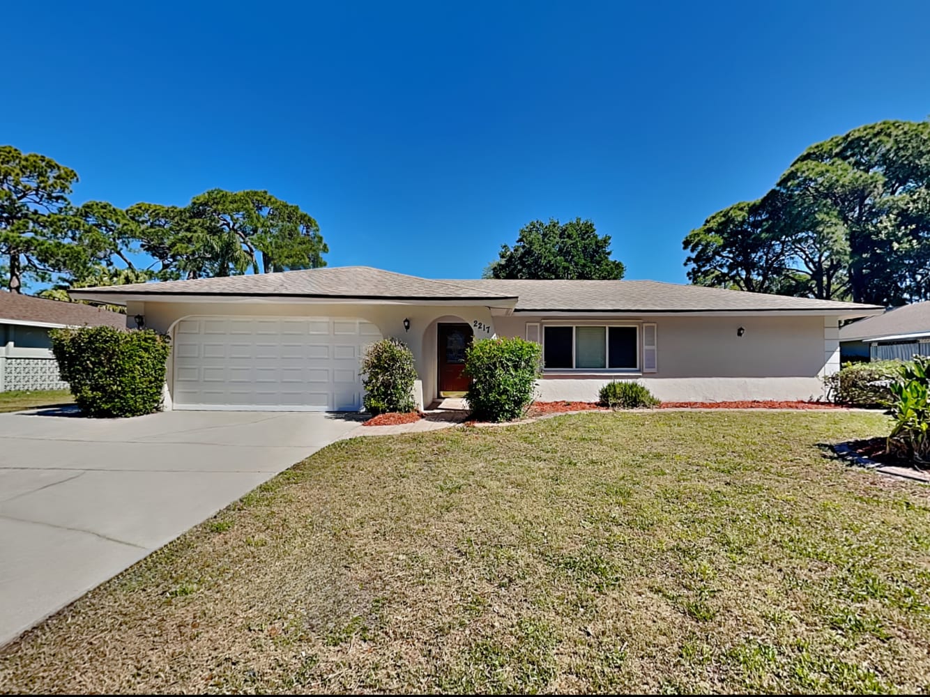 Front of 2217 Pine View Cir, Sarasota, FL
