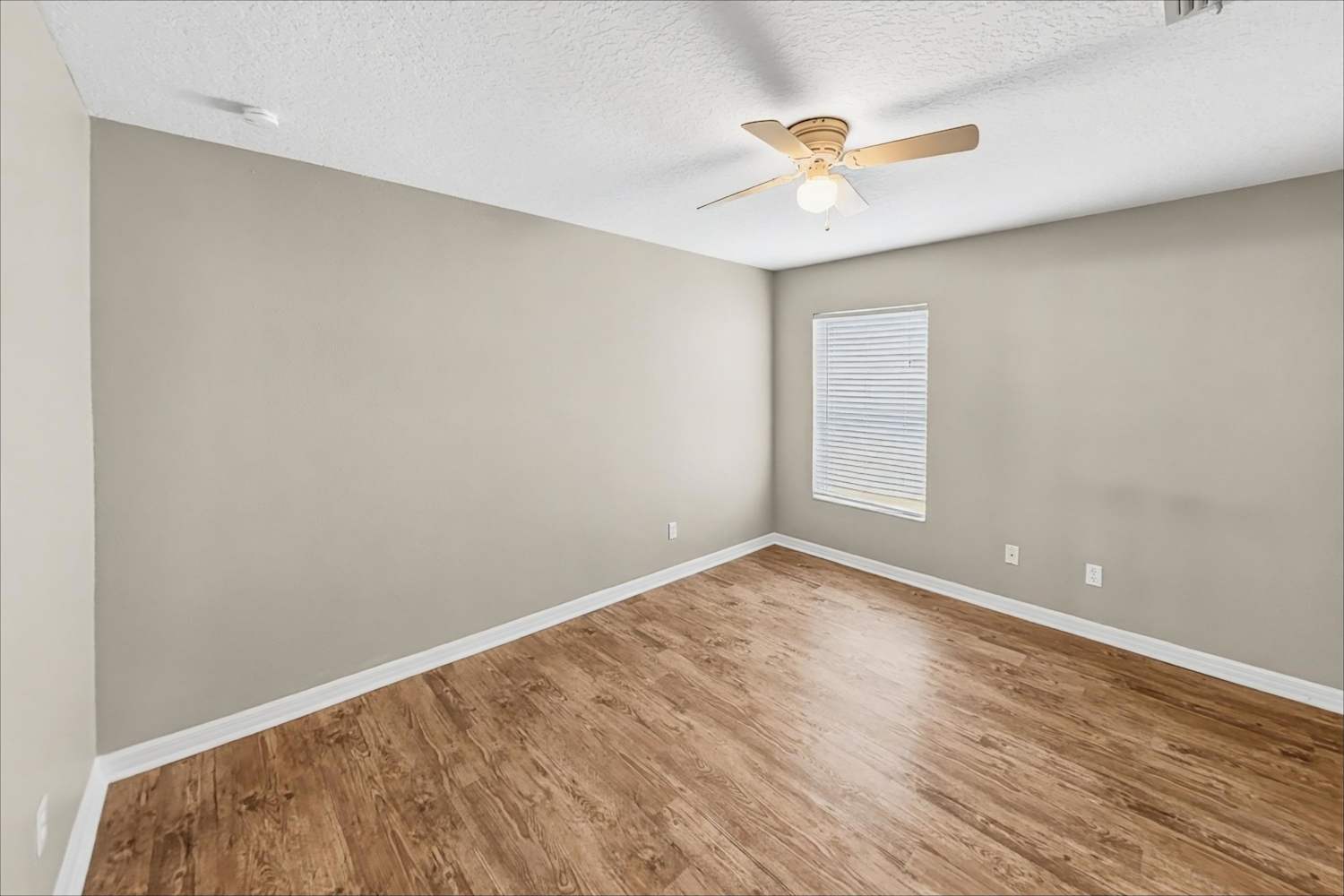2234 Martins Run, Tavares photo 15