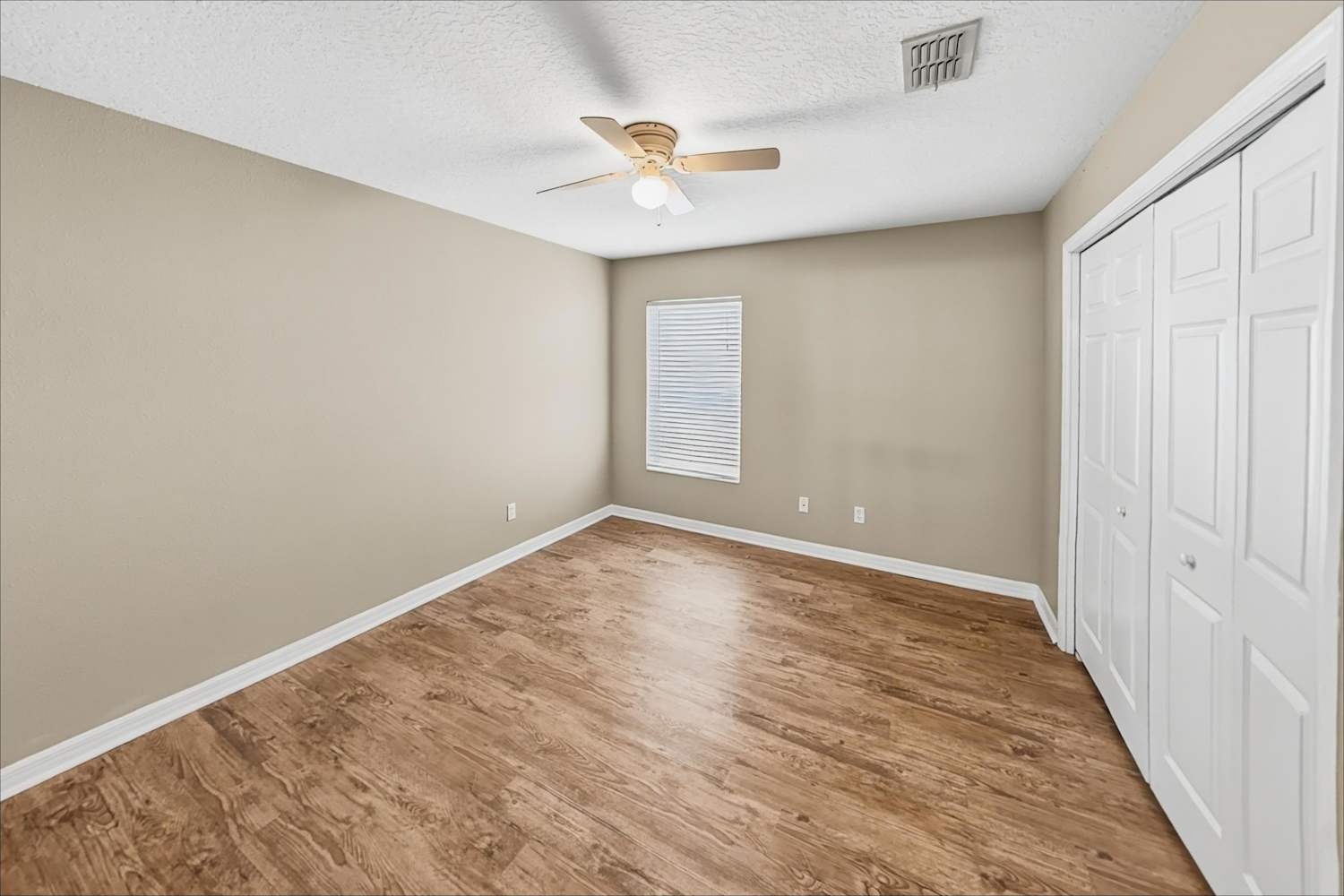 2234 Martins Run, Tavares photo 14