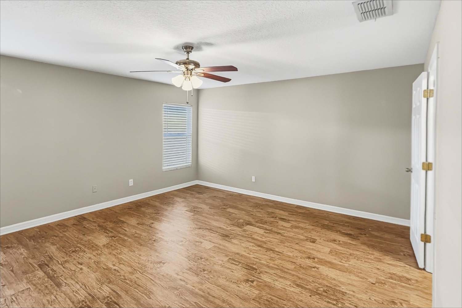 2234 Martins Run, Tavares photo 10