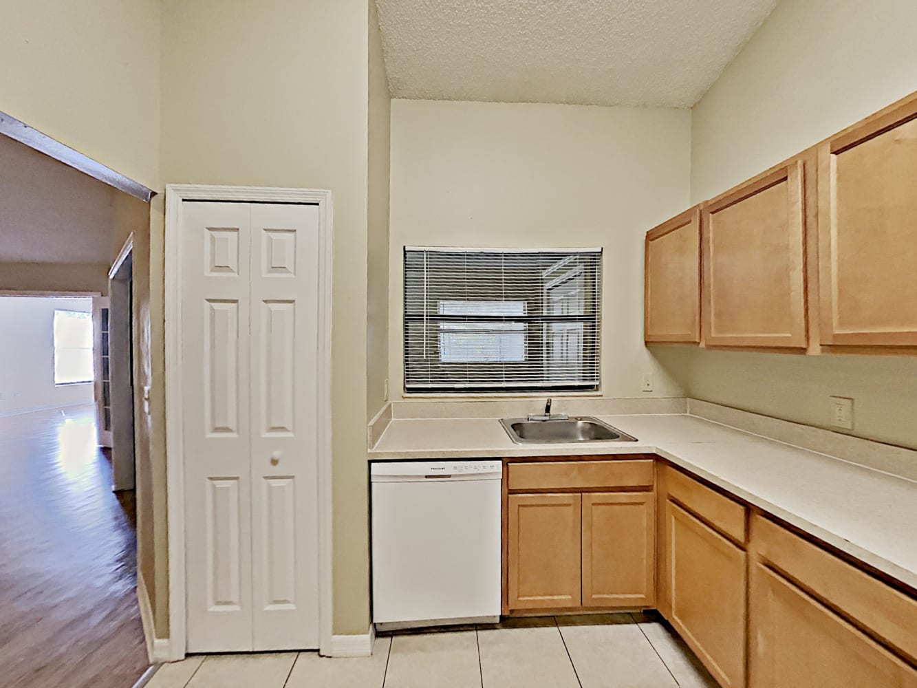2246 Matthew Cir, Deltona photo 8
