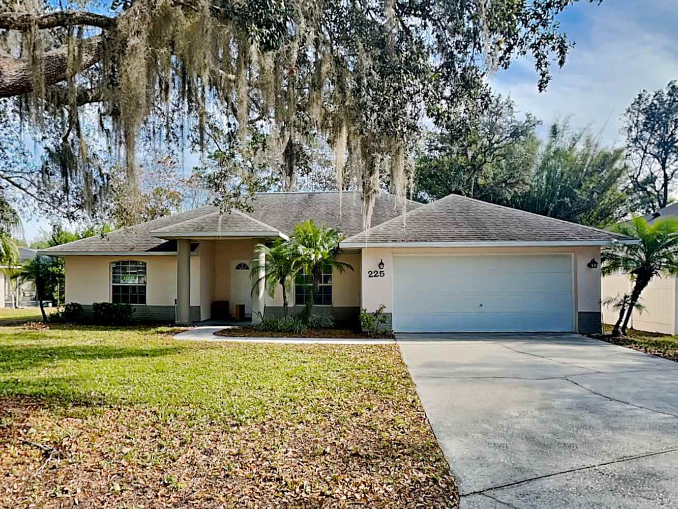 Front of 225 Quiet Oak Ct, Davenport, FL