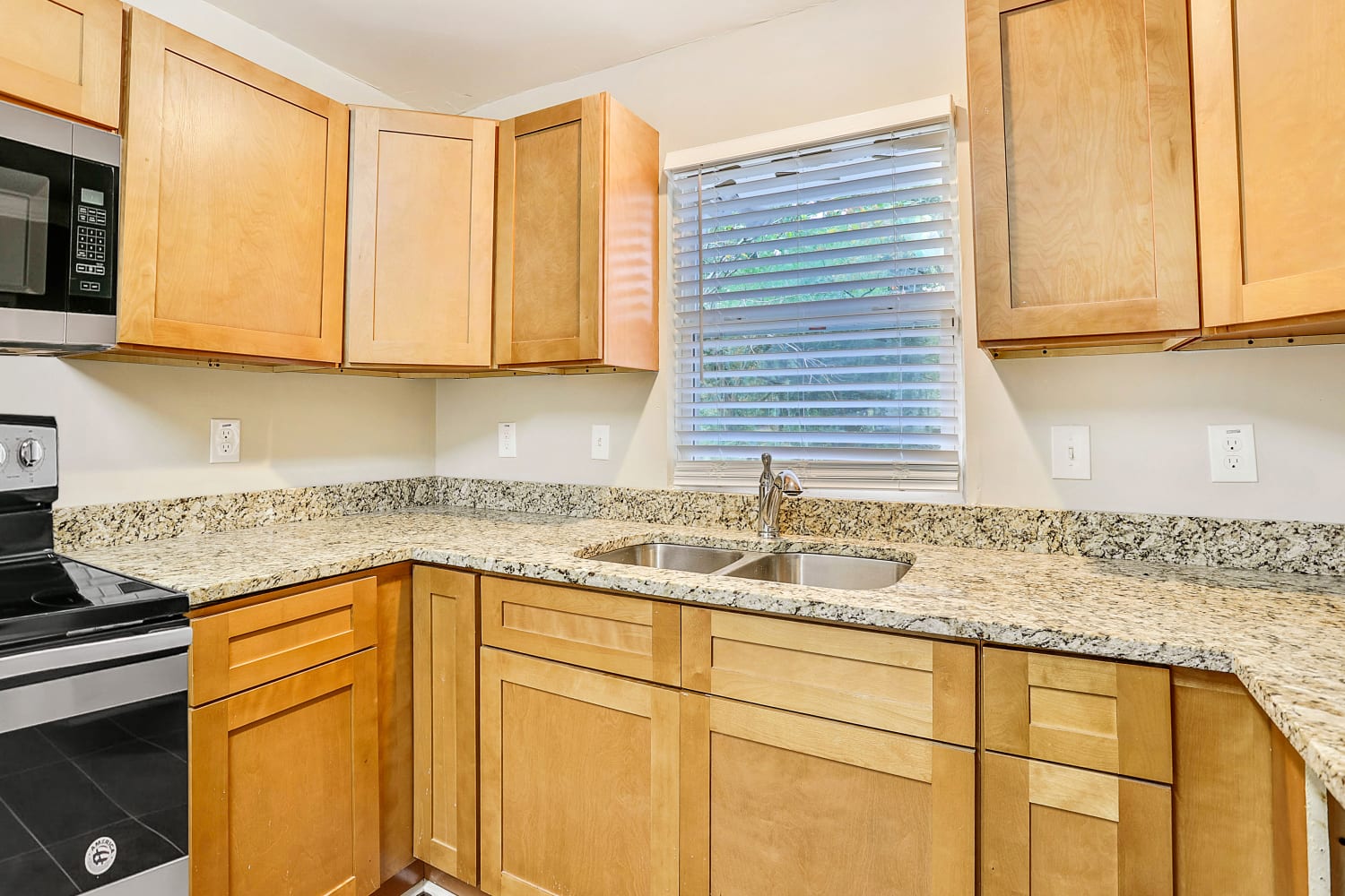 2284 Headland Dr, East Point photo 8