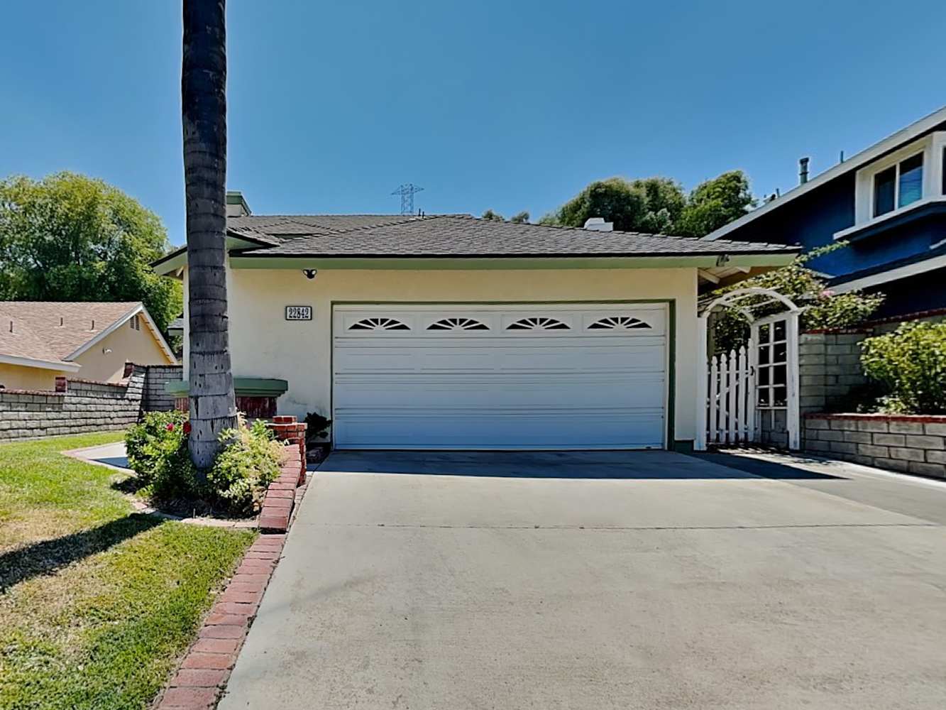 Front of 22842 White Pine Pl, Santa Clarita, CA