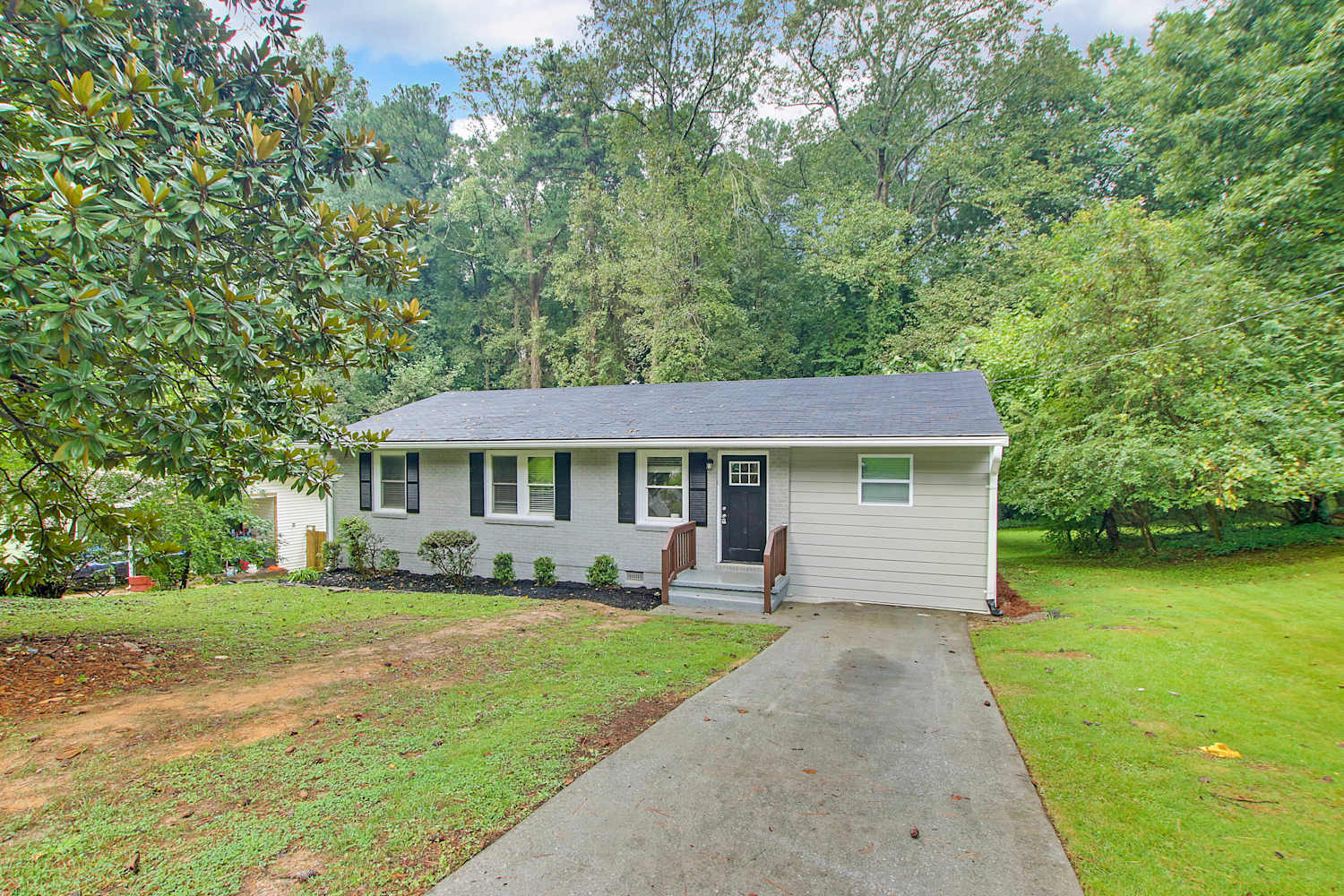 Front of 2287 Meadowlane Dr Sw, Atlanta, GA