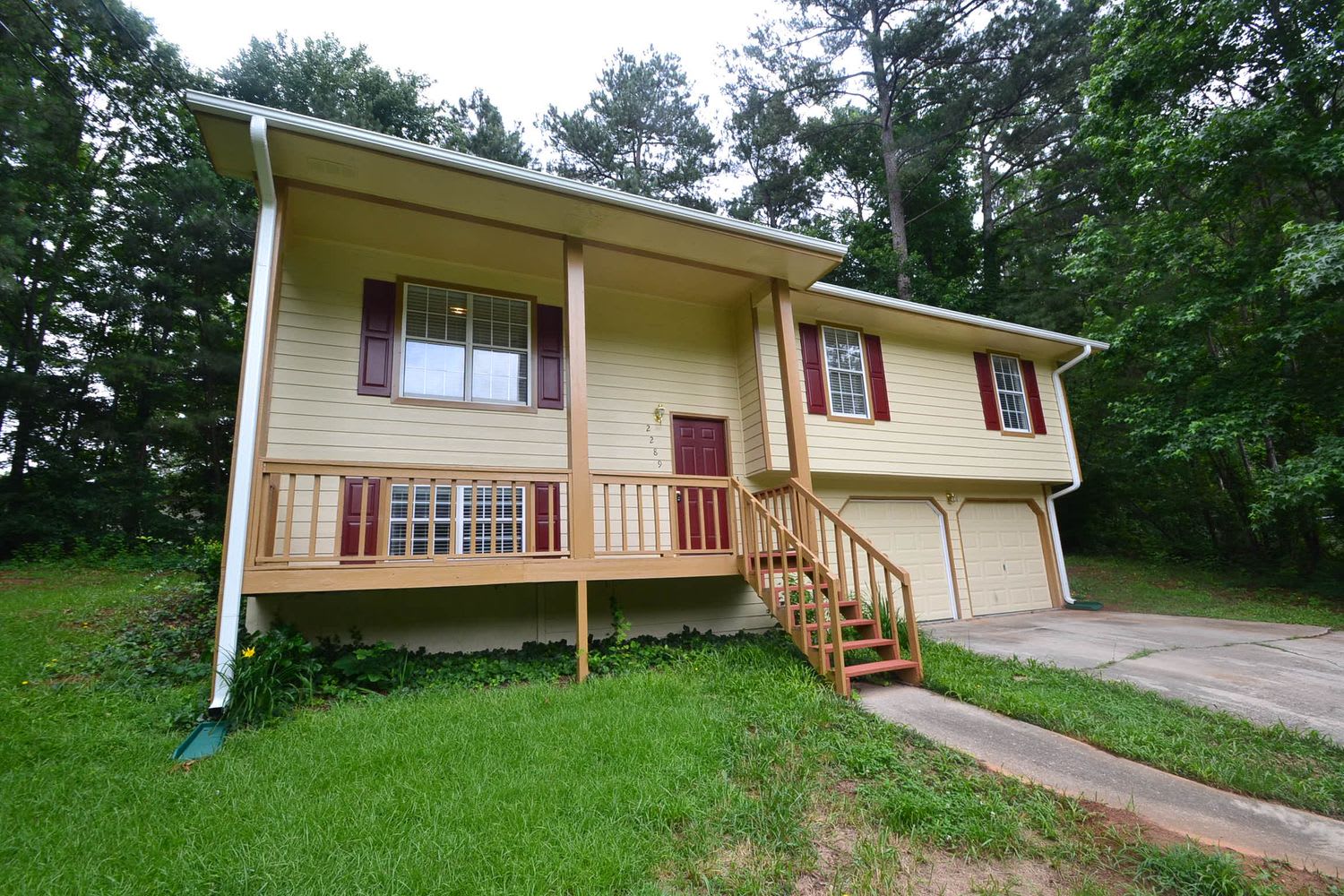 Front of 2289 Chestnut Pl, Lithia Springs, GA