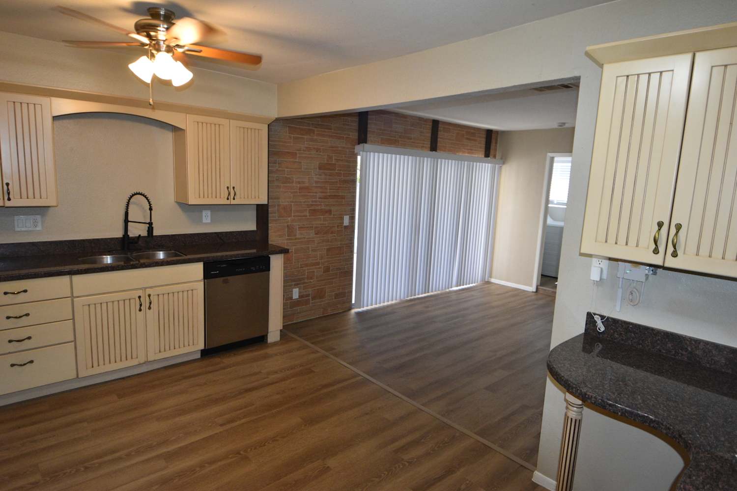 2301 W Waltann Ln, Phoenix photo 9
