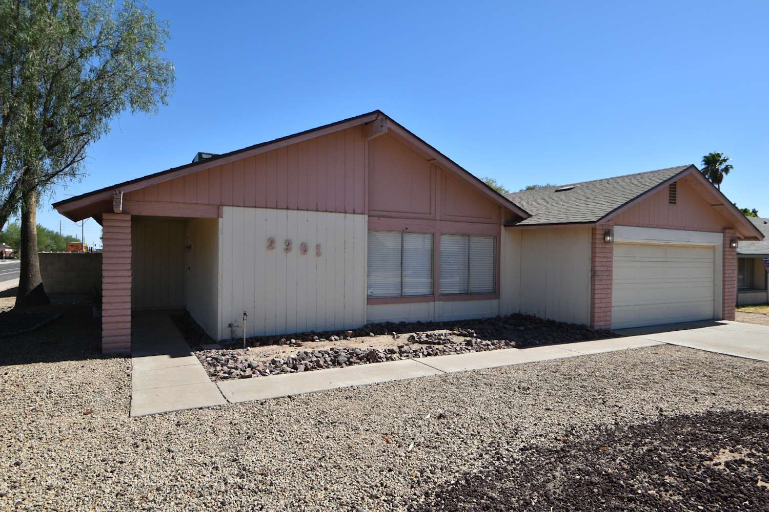 2301 W Waltann Ln, Phoenix photo 1