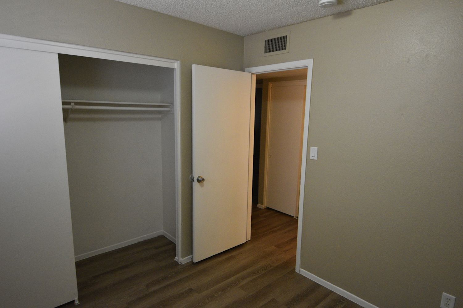 2301 W Waltann Ln, Phoenix photo 12