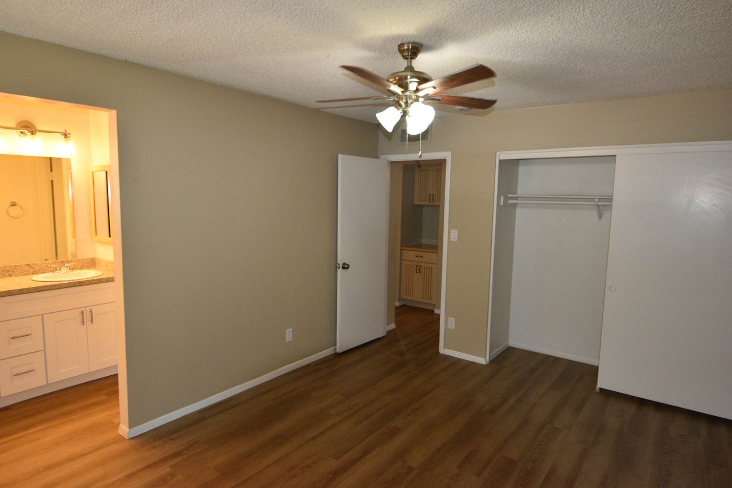 2301 W Waltann Ln, Phoenix photo 18