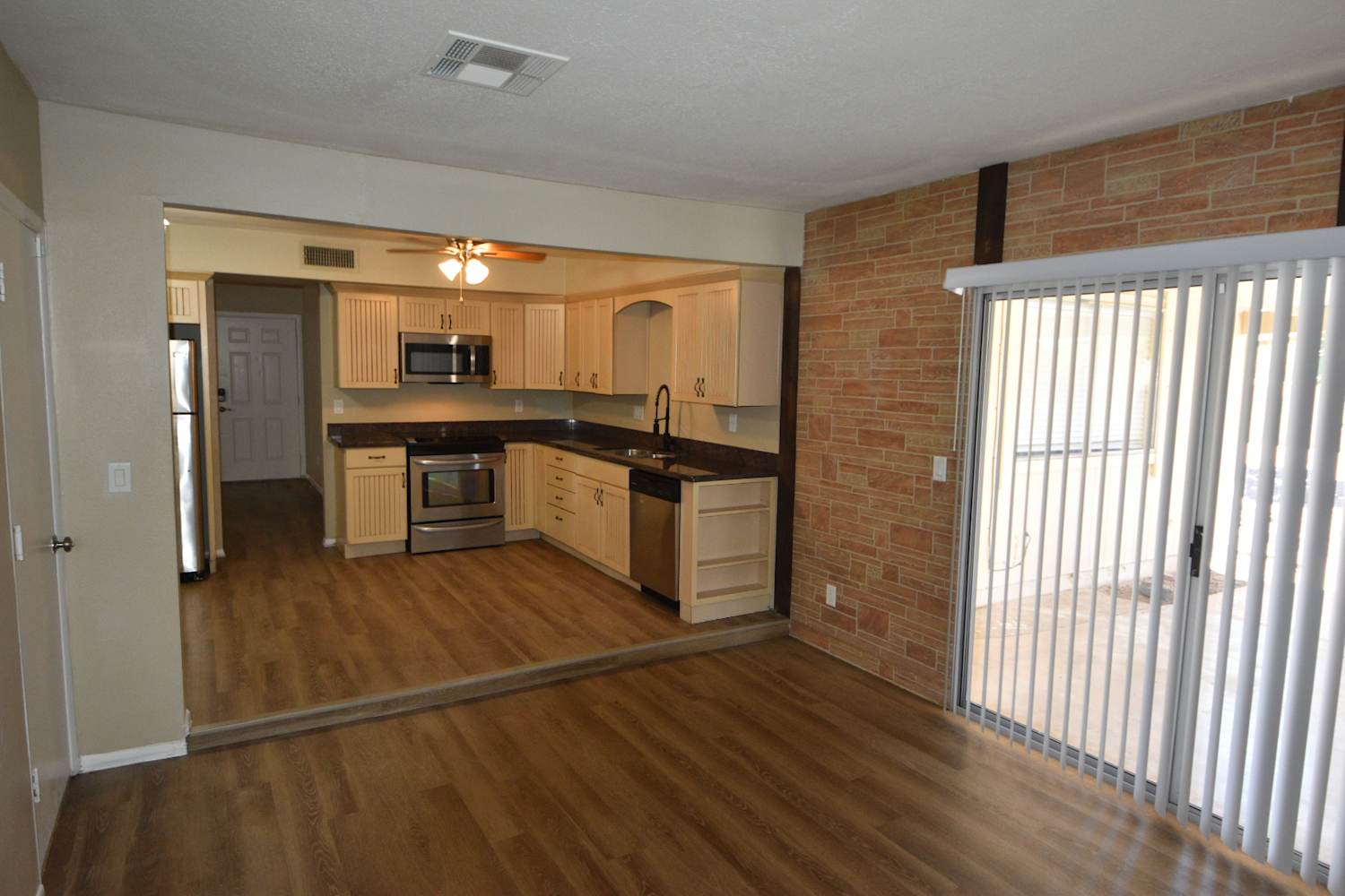 2301 W Waltann Ln, Phoenix photo 6