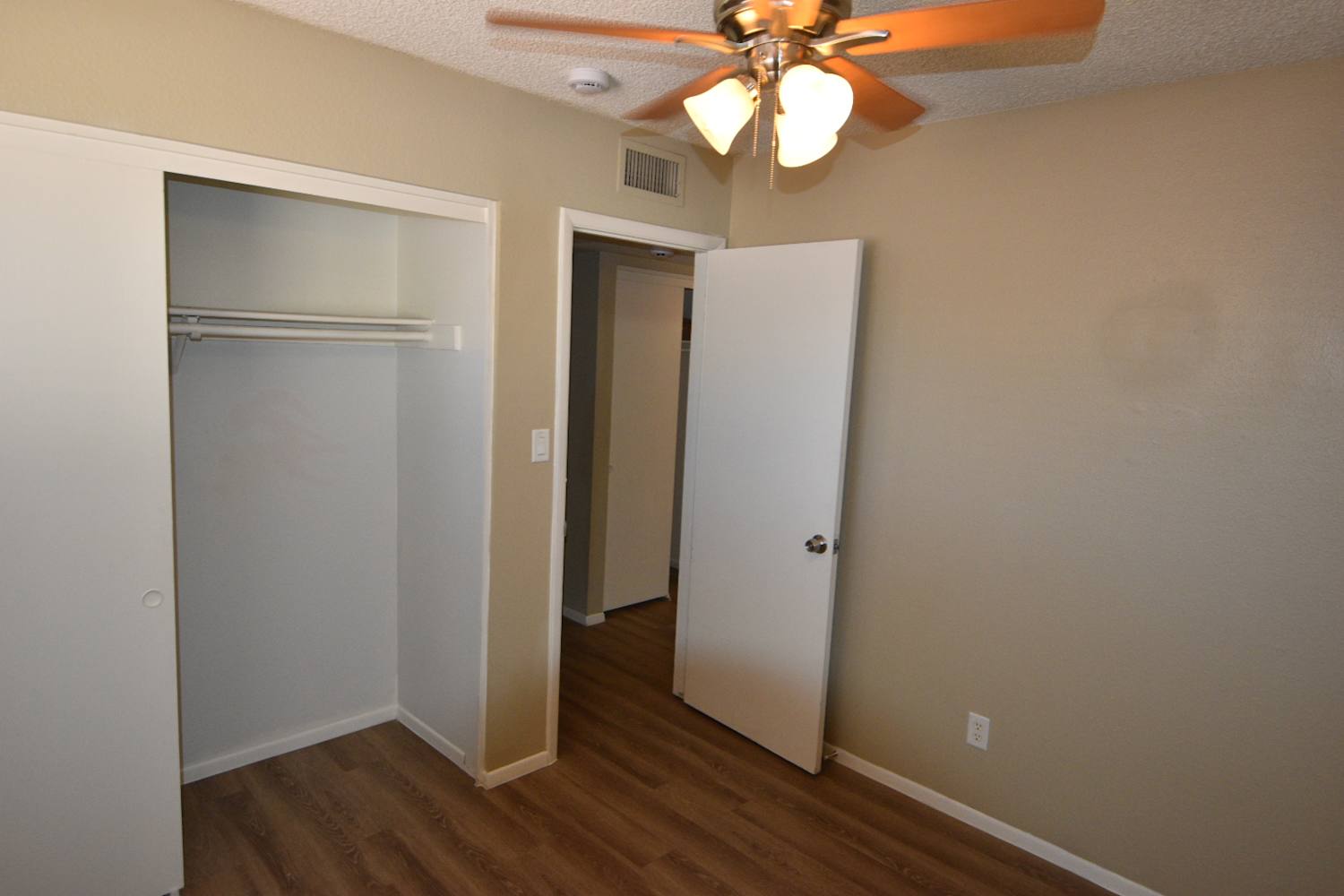 2301 W Waltann Ln, Phoenix photo 13