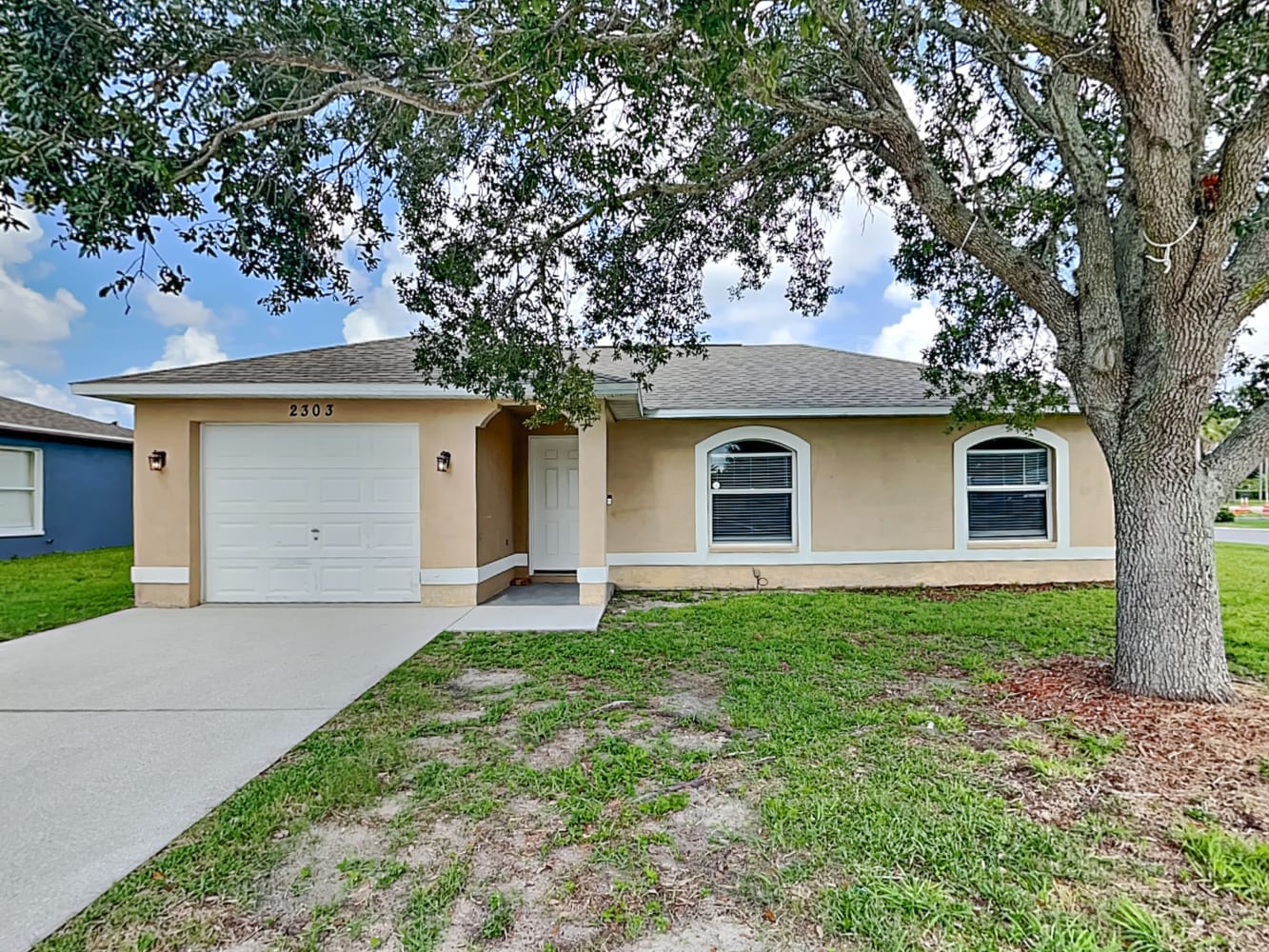 Front of 2303 16th Avenue Cir E, Palmetto, FL