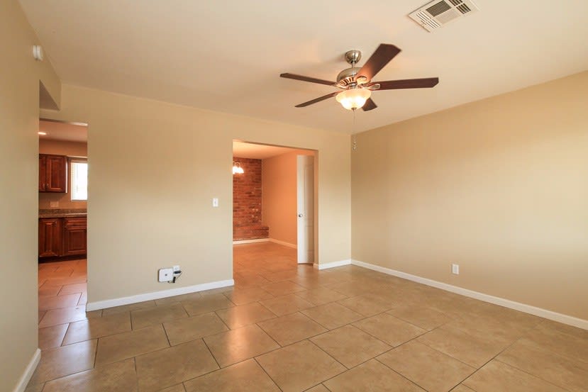2307 E Hillery Dr, Phoenix photo 4