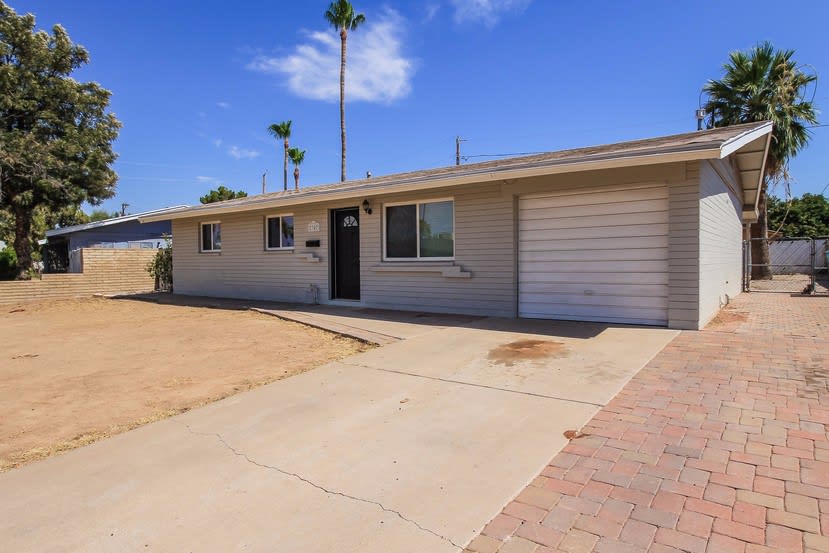2307 E Hillery Dr, Phoenix photo 2