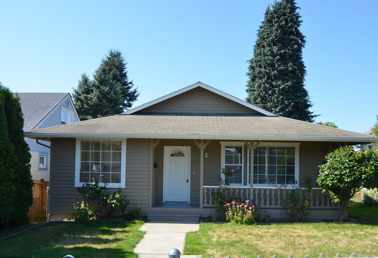 Front of 2310 Summit Ave, Everett, WA