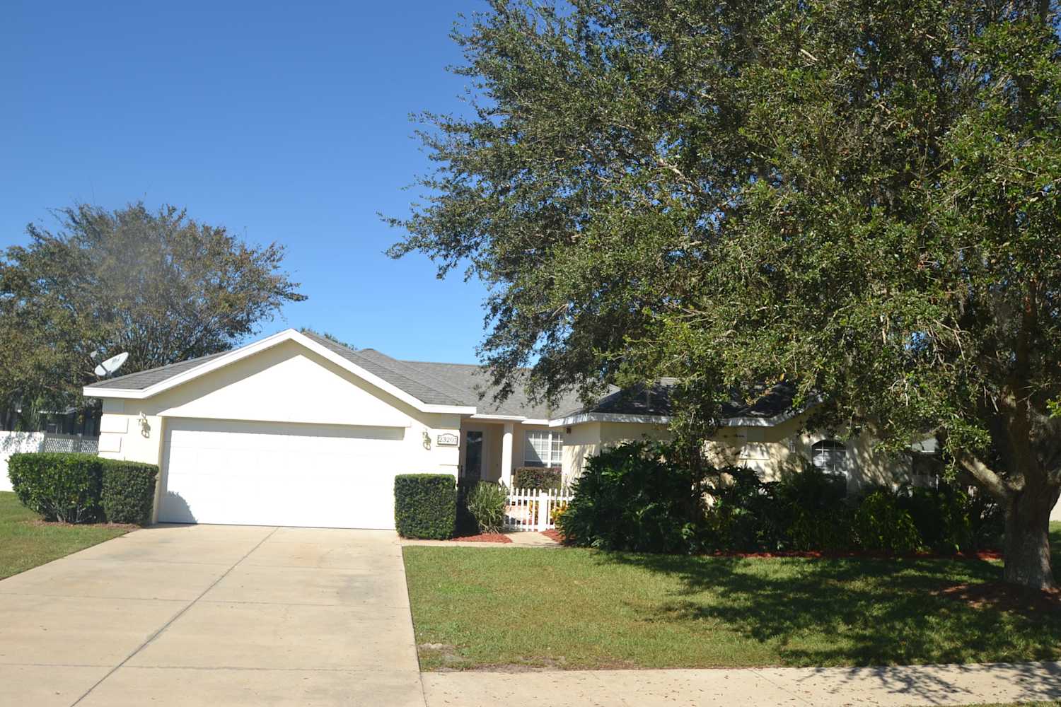 Front of 23201 Oak Prairie Cir, Sorrento, FL