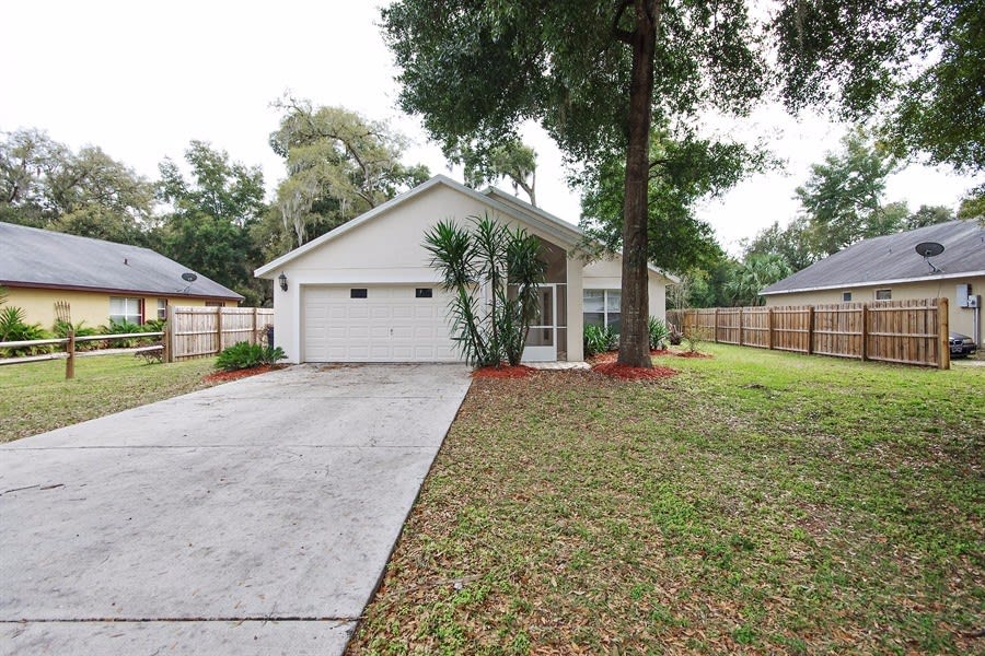 Front of 2336 South Ave, Leesburg, FL