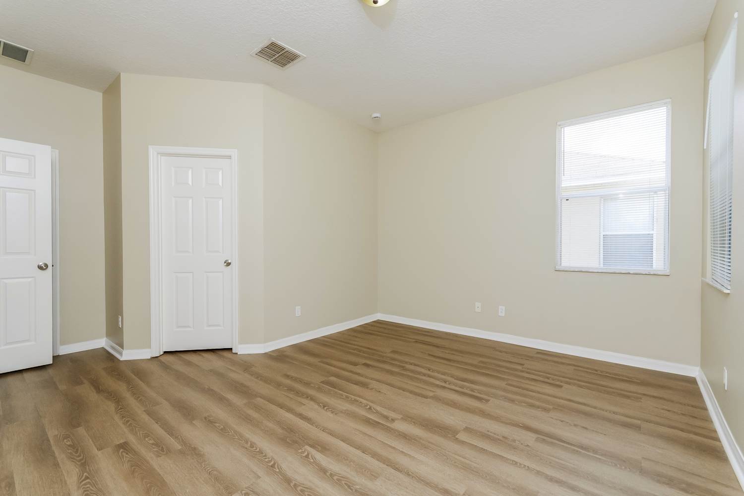 240 Andover Dr, Davenport photo 10
