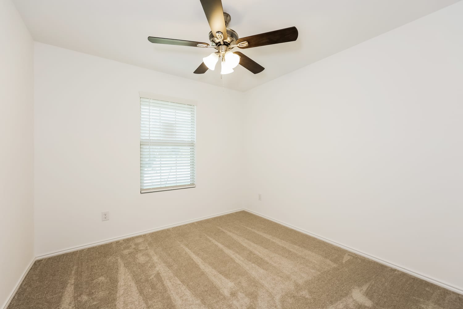 2401 Ava Drive, Ennis photo 11