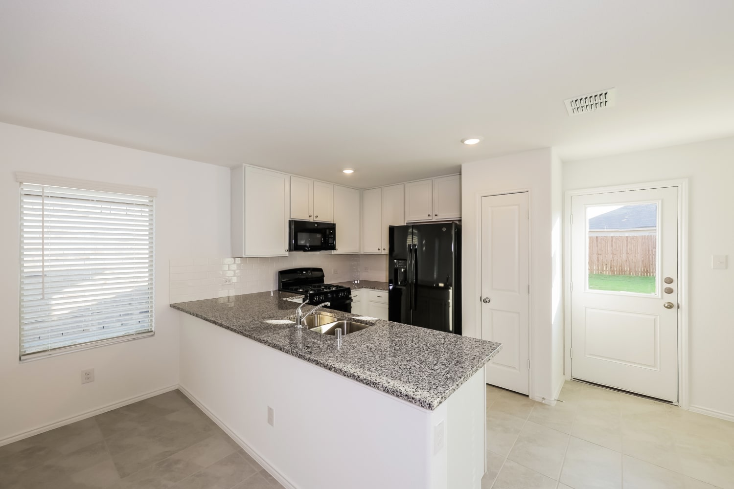 2401 Ava Drive, Ennis photo 5
