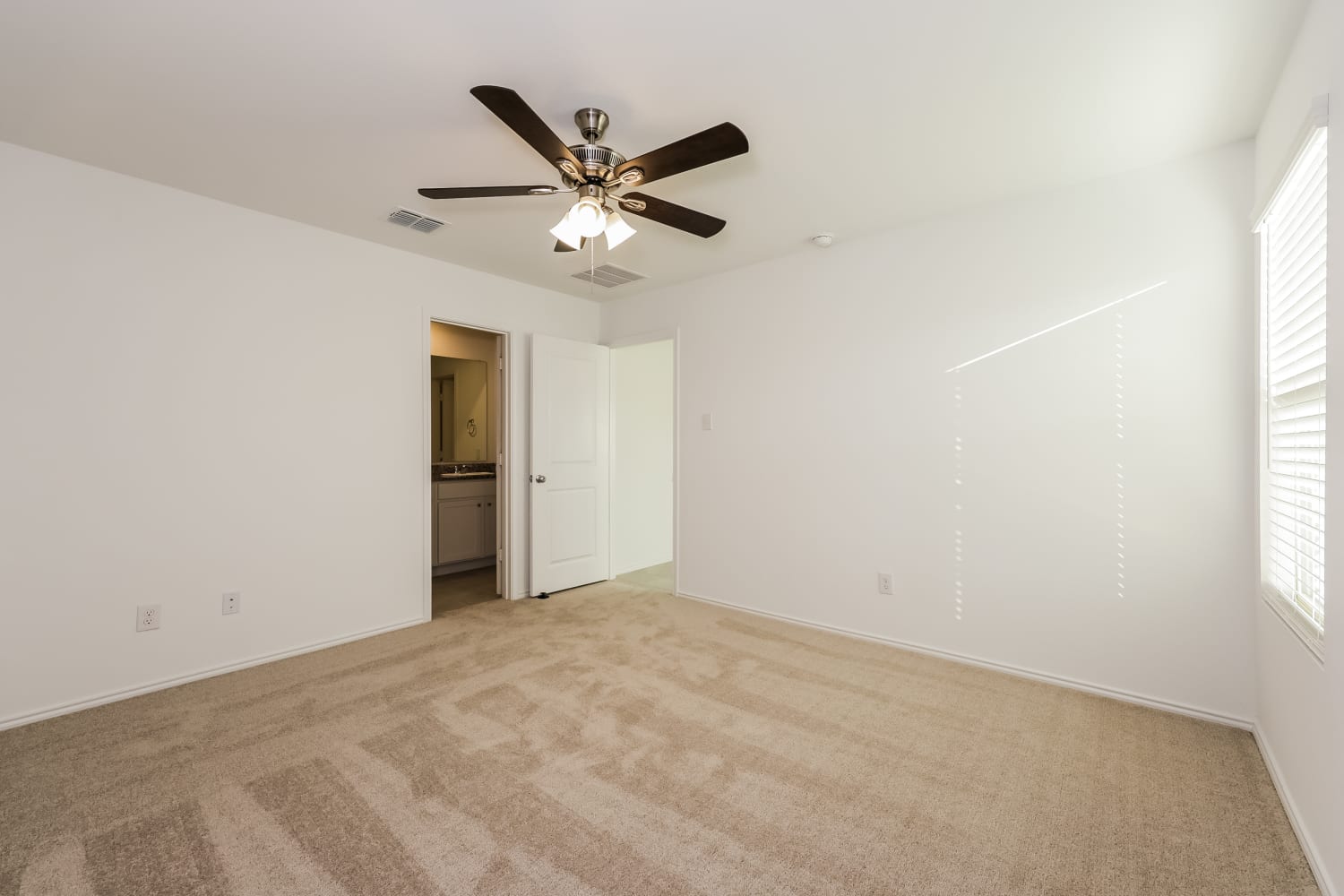 2401 Ava Drive, Ennis photo 10