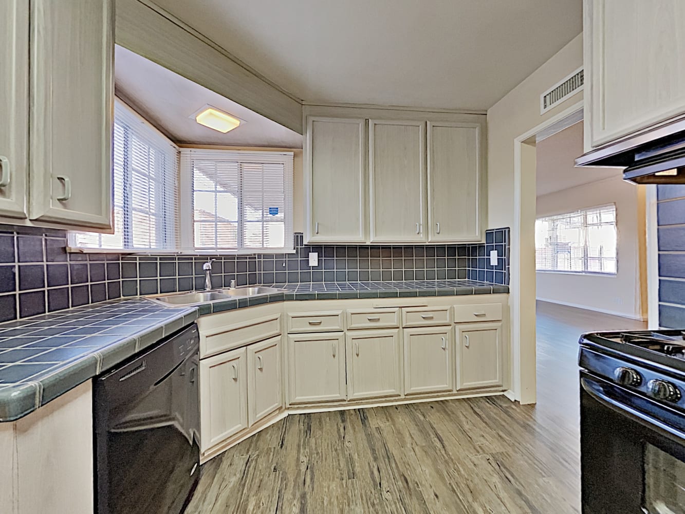 2403 W 129th St, Gardena photo 8