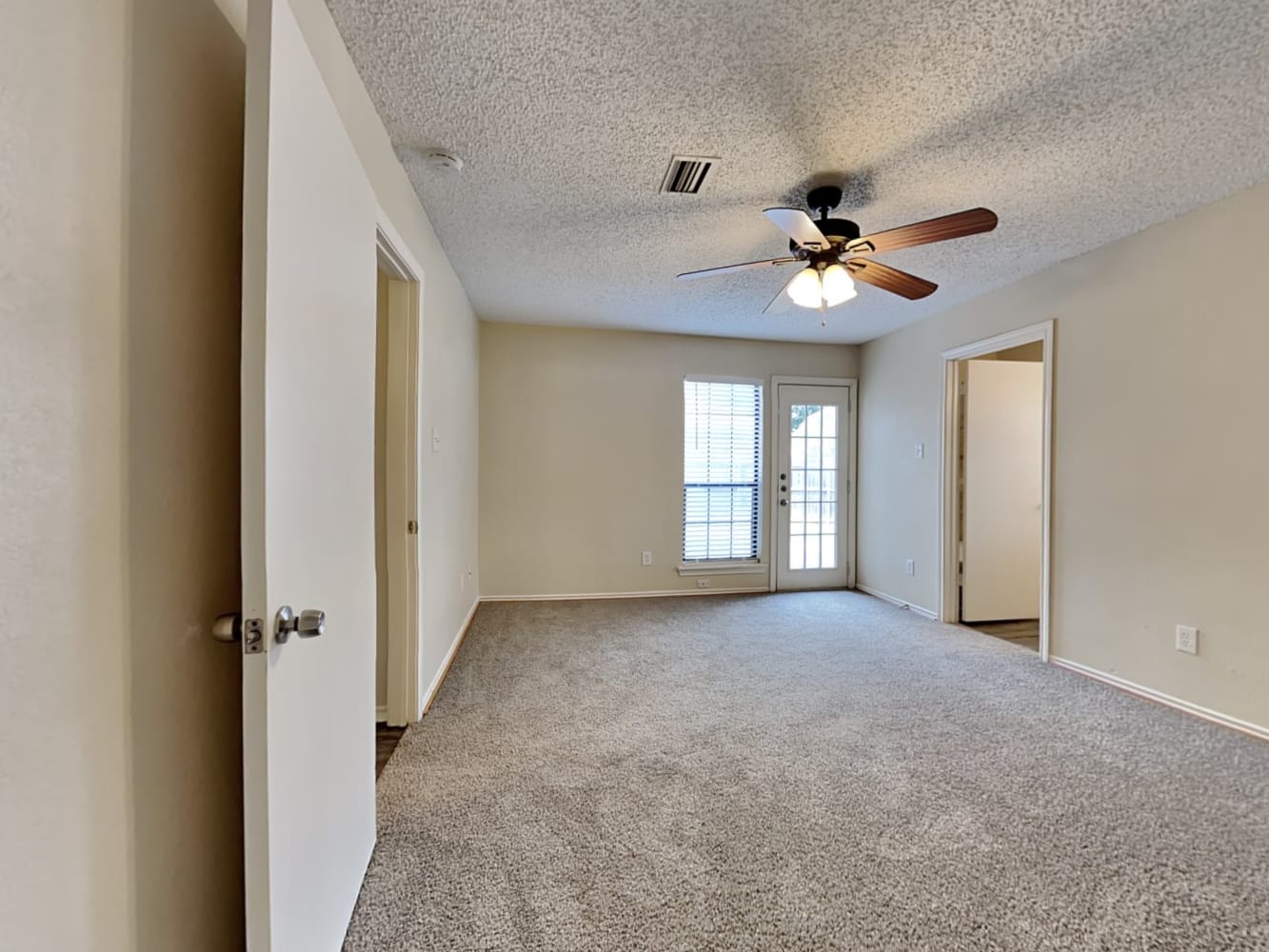 2404 Beaver Run, Garland photo 9
