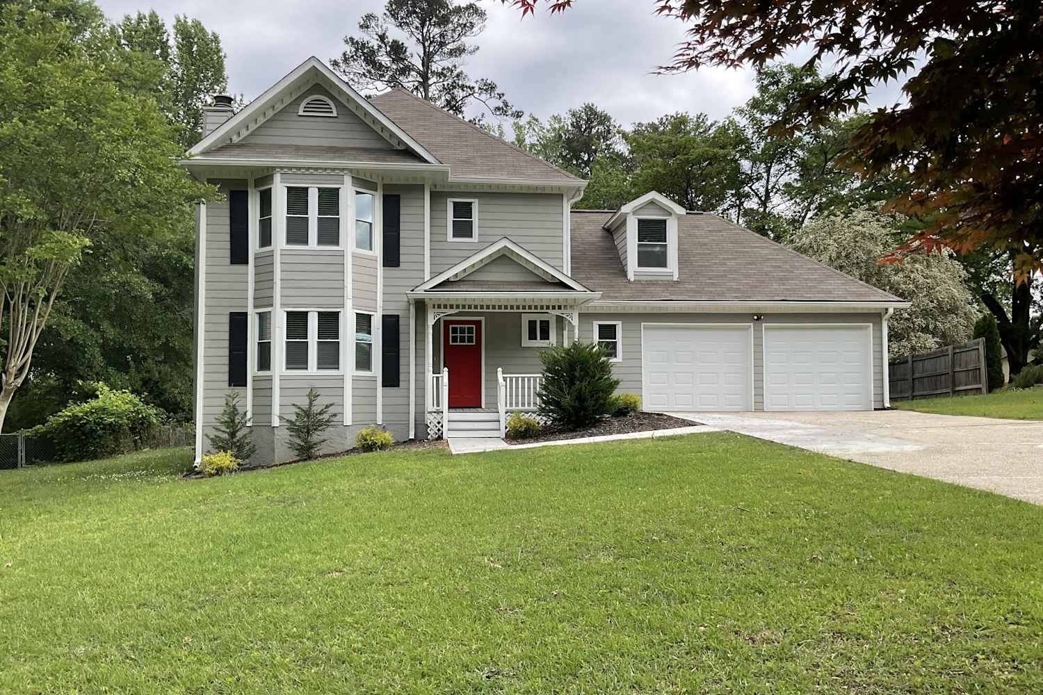 Front of 2404 Hillboro Cir Sw, Marietta, GA